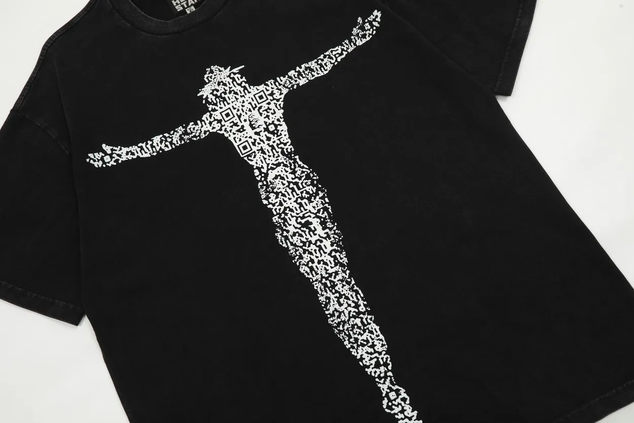 P126 Hellstar Studios QR Christ Short Sleeve Tee Shirt Washed Vintage Black Hellstar washed and distressed high-quality short-sleeved T-shirt The new hot beauty trend Hellstar! Standard beauty and trendy workmanship, original customization (fabric, pattern, printing, hang tag, main mark, etc.), exaggerated style, explosive style, dare to break through tradition, bring adventurous new fashion experience!  YoungBoy, the most popular rapper in the youth circle, has shot a lot of models for him, and celebrities such as Dababy and Swae Lee frequently get dressed!  color: Vintage Black (washed black) size: S, M, L, XL