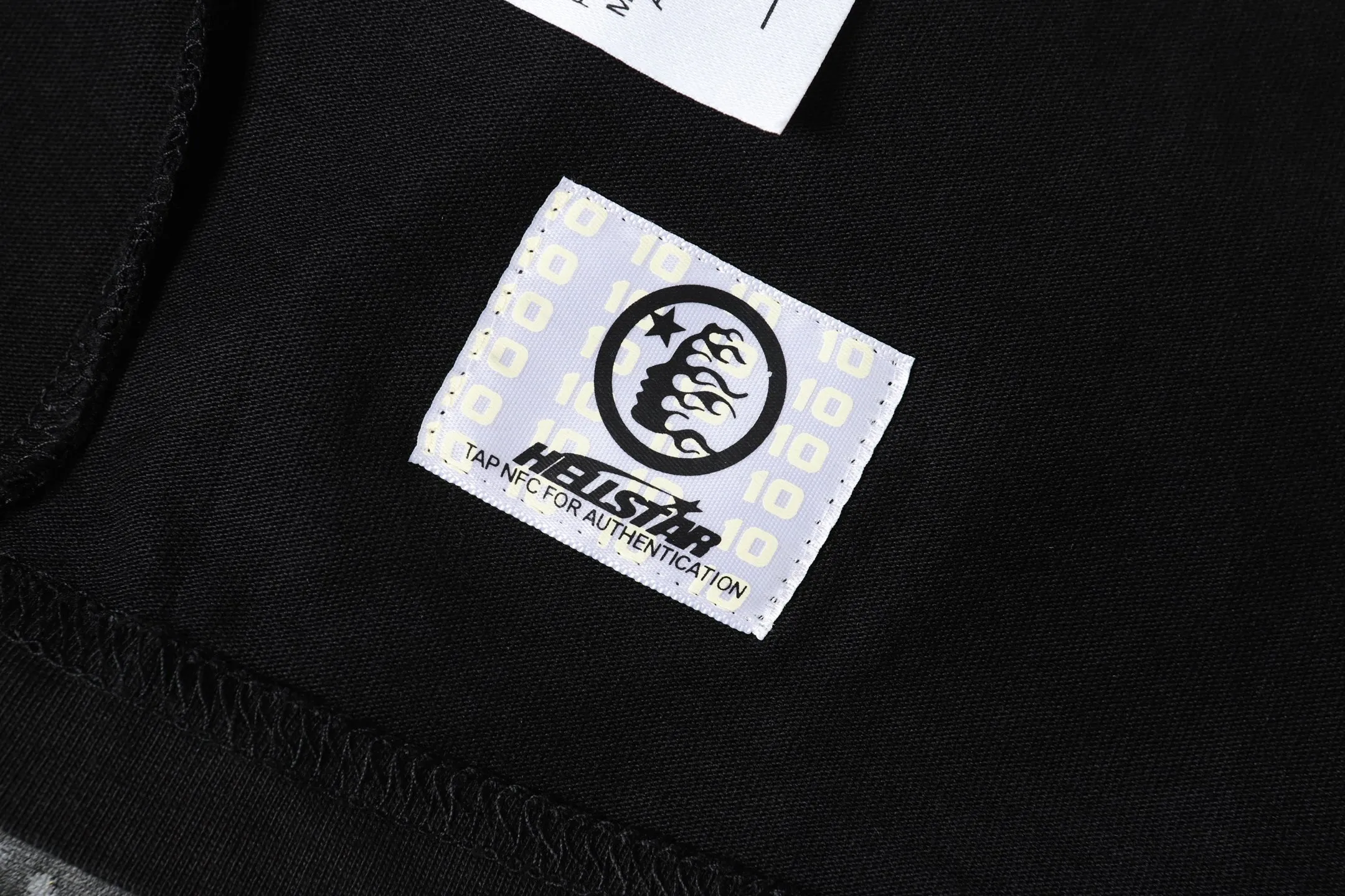 P122 Hellstar Cross-border European and American style street fashion brand pure cotton T-shirt Fabric (fabric): 32 counts of 250g washed combed double yarn pure cotton Size (size): S-M- L- X L Color (colour): Washed black (spray Ma Liu)