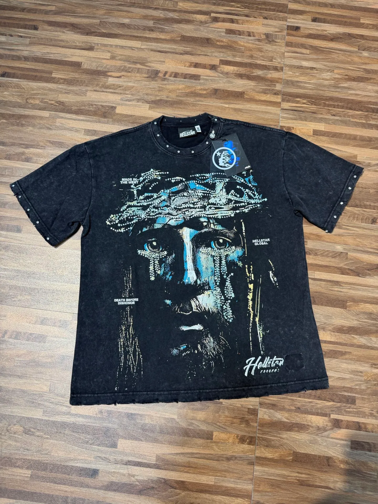 P134 Hellstar/Hellstar (actual shot) Craftsmanship: Washed retro whole piece worn + hand-made diamonds + hot stamping digital printing Cross-border European and American style street brand pure cotton T-shirt Fabric (fabric): 32 counts 250g washed combed double yarn pure cotton Size (size): S-M- L- X L Color (colour): Washed black