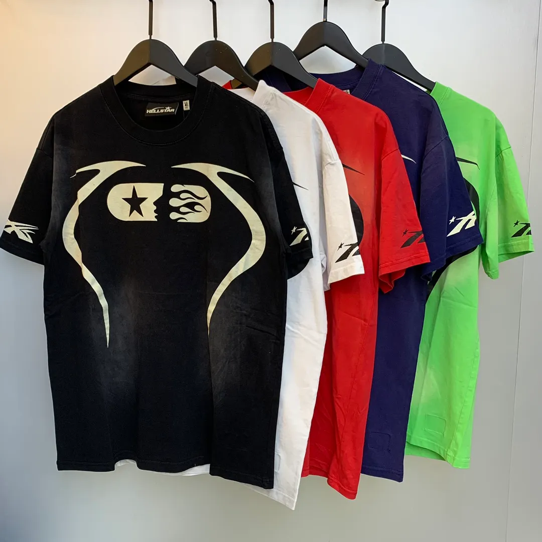 P126 Hellstar WARM UP T-SHIRT High-quality sprayed horse short-sleeved T-shirt The new hot beauty trend Hellstar!  Standard beauty and trendy workmanship, original customization (fabric, pattern, printing, hang tag, main mark, etc.), exaggerated style, explosive style, dare to break through tradition, bring adventurous new fashion experience!   YoungBoy, the most popular rapper in the youth circle, has shot a lot of models for him, and celebrities such as Dababy and Swae Lee frequently get dressed!   color: WHITE, RED, GREEN, Darkest Navy, BLACK size: S, M, L, XL