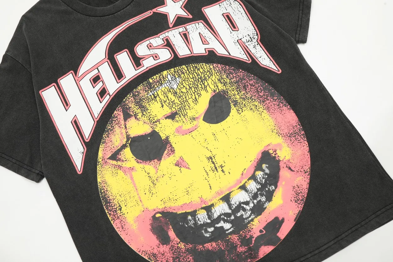 P126 Hellstar Studios Evil Smile Short Sleeve Tee Shirt Washed Black Hellstar Smile Earth washed and distressed short-sleeved T-shirt The new hot beauty trend Hellstar!  Standard beauty and trendy workmanship, original customization (fabric, pattern, printing, hang tag, main mark, etc.), exaggerated style, explosive style, dare to break through tradition, bring adventurous new fashion experience!  YoungBoy, the most popular rapper in the youth circle, has shot a lot of models for him, and celebrities such as Dababy and Swae Lee frequently get dressed!  color: Vintage Black (washed black) size: S, M, L, XL