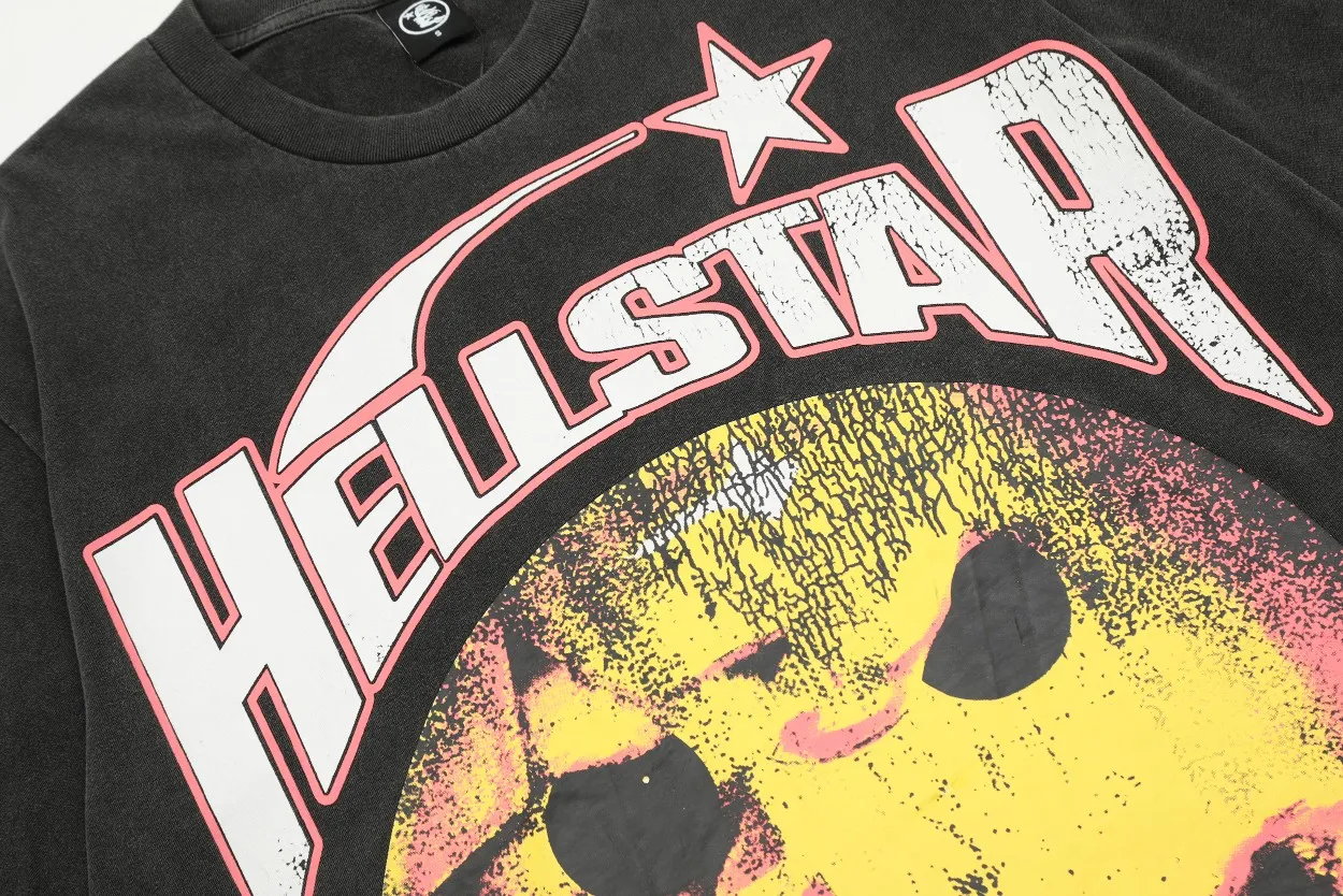 P126 Hellstar Studios Evil Smile Short Sleeve Tee Shirt Washed Black Hellstar Smile Earth washed and distressed short-sleeved T-shirt The new hot beauty trend Hellstar!  Standard beauty and trendy workmanship, original customization (fabric, pattern, printing, hang tag, main mark, etc.), exaggerated style, explosive style, dare to break through tradition, bring adventurous new fashion experience!  YoungBoy, the most popular rapper in the youth circle, has shot a lot of models for him, and celebrities such as Dababy and Swae Lee frequently get dressed!  color: Vintage Black (washed black) size: S, M, L, XL