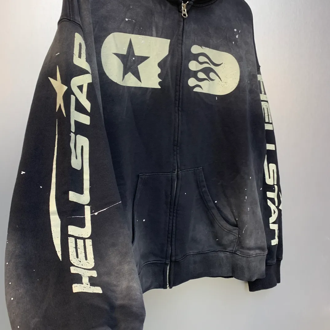 P240 HELLSTAR STUDIOS ZIP HOODIE old splash ink spray maliu splash ink heavy industry hoodie sweatshirt cardigan jacket new hot beauty trend Hellstar! Standard beauty and trendy workmanship, original customization (fabric, pattern, printing, hang tag, main mark, etc.), exaggerated style, explosive style, dare to break through tradition, bring adventurous new fashion experience!   YoungBoy, the most popular rapper in the youth circle, has shot a lot of models for him, and celebrities such as Dababy and Swae Lee frequently get dressed!  color: black Size: S, M, L, XL