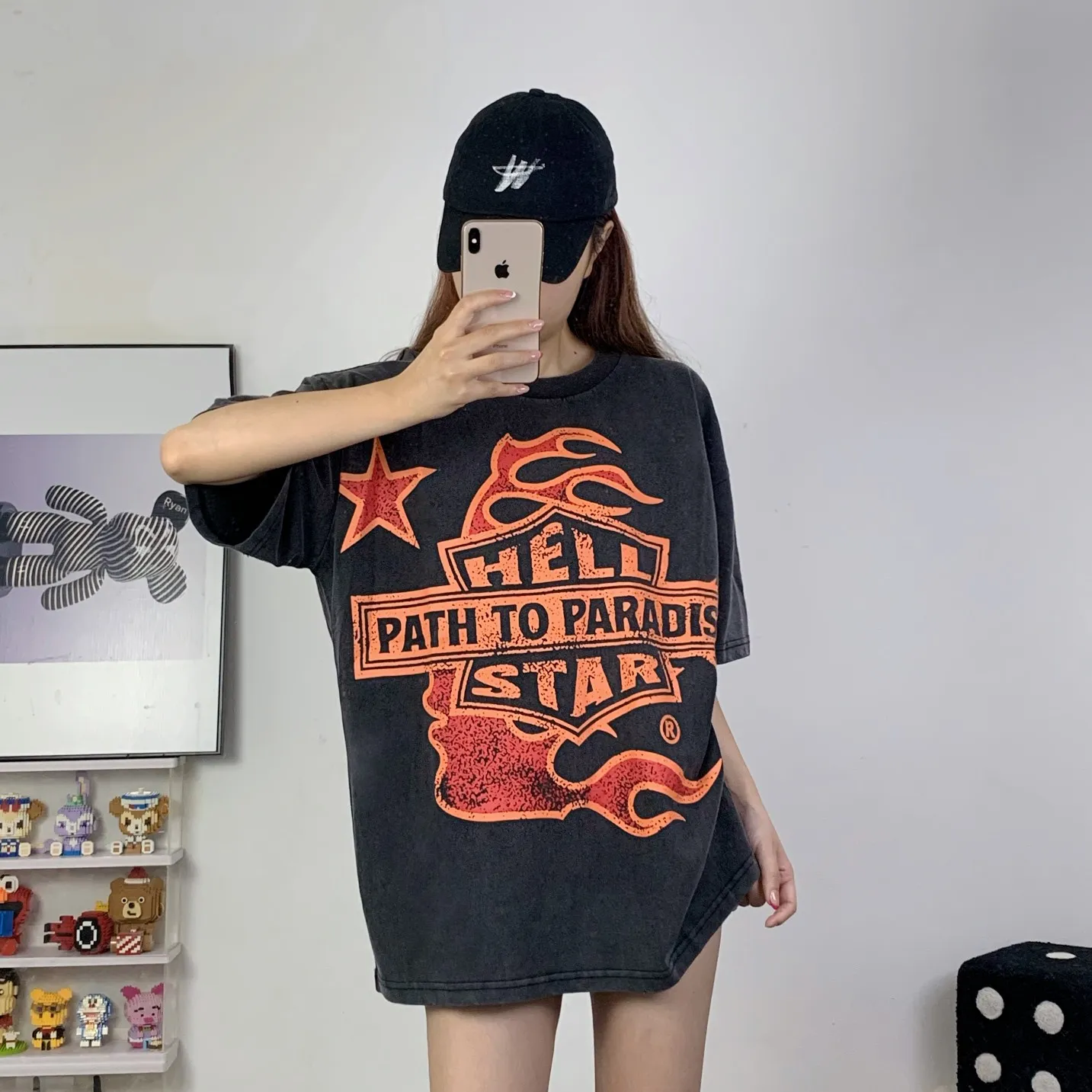 P126 Hellstar Studios Biker Tour Short Sleeve Tee Shirt Hellstar Travels Around the World washed and distressed short-sleeved T-shirt The new hot beauty trend Hellstar!  Standard beauty and trendy workmanship, original customization (fabric, pattern, printing, hang tag, main mark, etc.), exaggerated style, explosive style, dare to break through tradition, bring adventurous new fashion experience!  YoungBoy, the most popular rapper in the youth circle, has shot a lot of models for him, and celebrities such as Dababy and Swae Lee frequently get dressed!  color: Vintage Black (washed black) size: S, M, L, XL