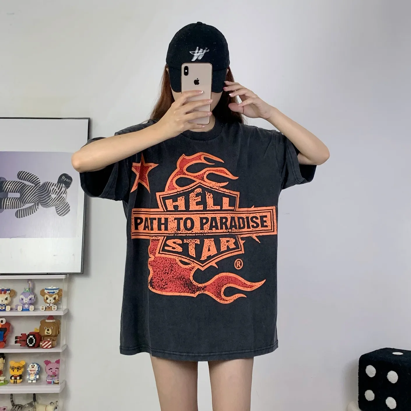 P126 Hellstar Studios Biker Tour Short Sleeve Tee Shirt Hellstar Travels Around the World washed and distressed short-sleeved T-shirt The new hot beauty trend Hellstar!  Standard beauty and trendy workmanship, original customization (fabric, pattern, printing, hang tag, main mark, etc.), exaggerated style, explosive style, dare to break through tradition, bring adventurous new fashion experience!  YoungBoy, the most popular rapper in the youth circle, has shot a lot of models for him, and celebrities such as Dababy and Swae Lee frequently get dressed!  color: Vintage Black (washed black) size: S, M, L, XL