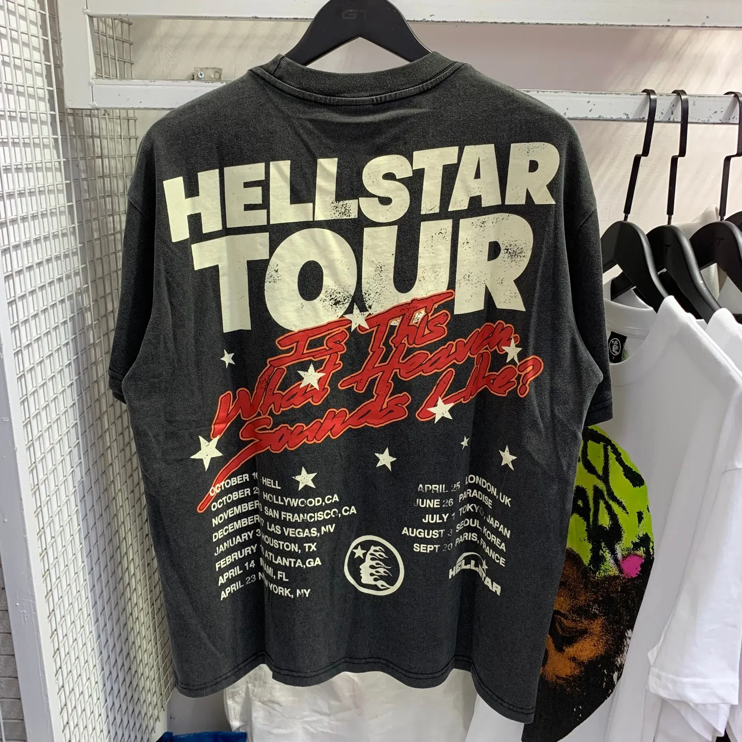 P126 Hellstar Studios Biker Tour Short Sleeve Tee Shirt Hellstar Travels Around the World washed and distressed short-sleeved T-shirt The new hot beauty trend Hellstar!  Standard beauty and trendy workmanship, original customization (fabric, pattern, printing, hang tag, main mark, etc.), exaggerated style, explosive style, dare to break through tradition, bring adventurous new fashion experience!  YoungBoy, the most popular rapper in the youth circle, has shot a lot of models for him, and celebrities such as Dababy and Swae Lee frequently get dressed!  color: Vintage Black (washed black) size: S, M, L, XL