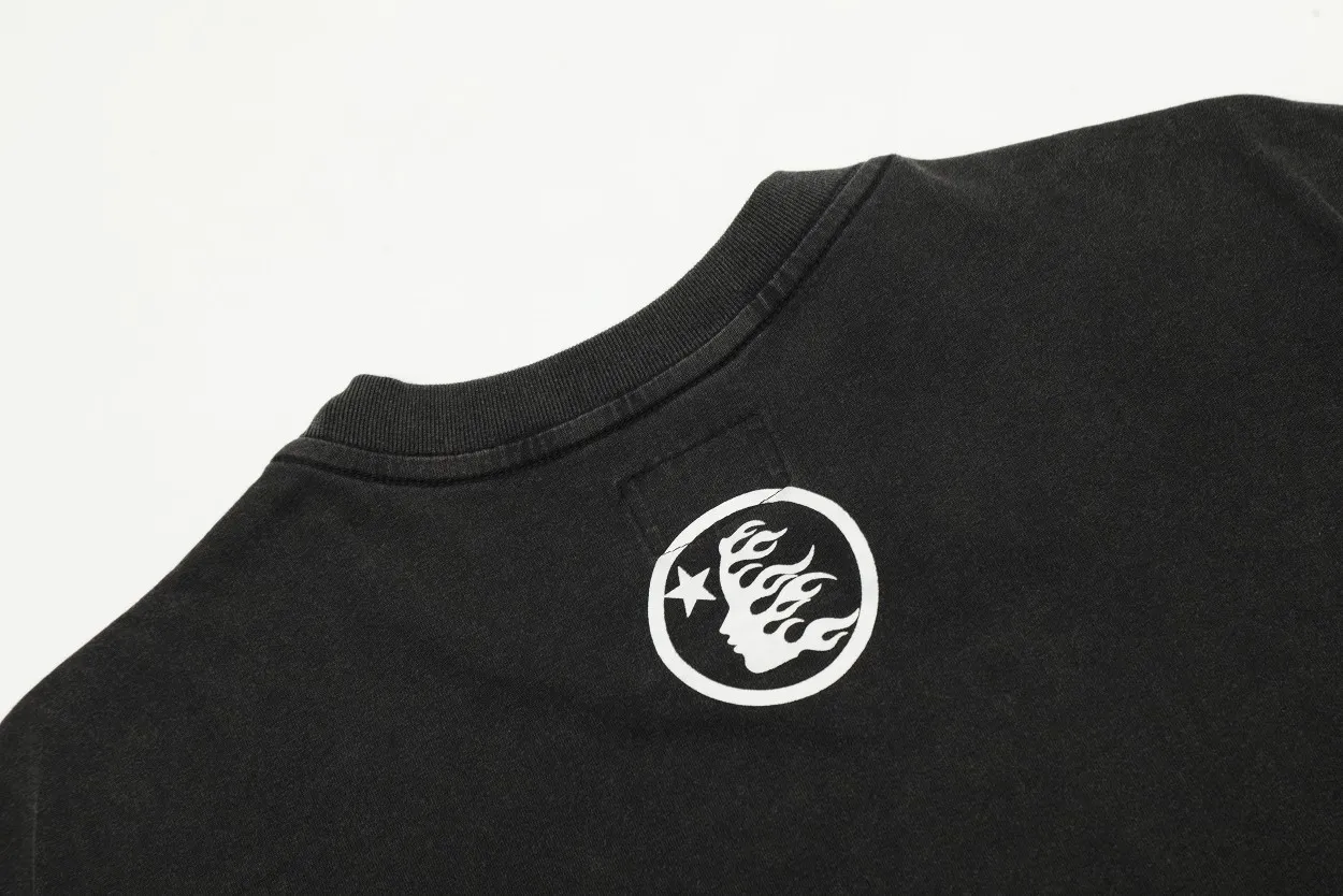 P134 Hellstar Eyeball T-Shirt Short-sleeved T-shirt The new hot beauty trend Hellstar! Standard beauty and trendy workmanship, original customization (fabric, pattern, printing, hang tag, main mark, etc.), exaggerated style, explosive style, dare to break through tradition, bring adventurous new fashion experience!   YoungBoy, the most popular rapper in the youth circle, has shot a lot of models for him, and celebrities such as Dababy and Swae Lee frequently get dressed!   color: Vintage Black (washed black) size: S, M, L, XL