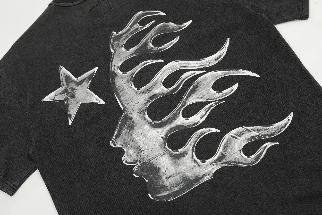 P134 Hellstar T-Shirt Short-sleeved T-shirt The new hot trendy Hellstar!  Standard beauty and trendy workmanship, original customization (fabric, pattern, printing, hang tag, main mark, etc.), exaggerated style, explosive style, dare to break through tradition, bring adventurous new fashion experience!  YoungBoy, the most popular rapper in the youth circle, has shot a lot of models for him, and celebrities such as Dababy and Swae Lee frequently get dressed!  color: Vintage Black (washed black) size: S, M, L, XL