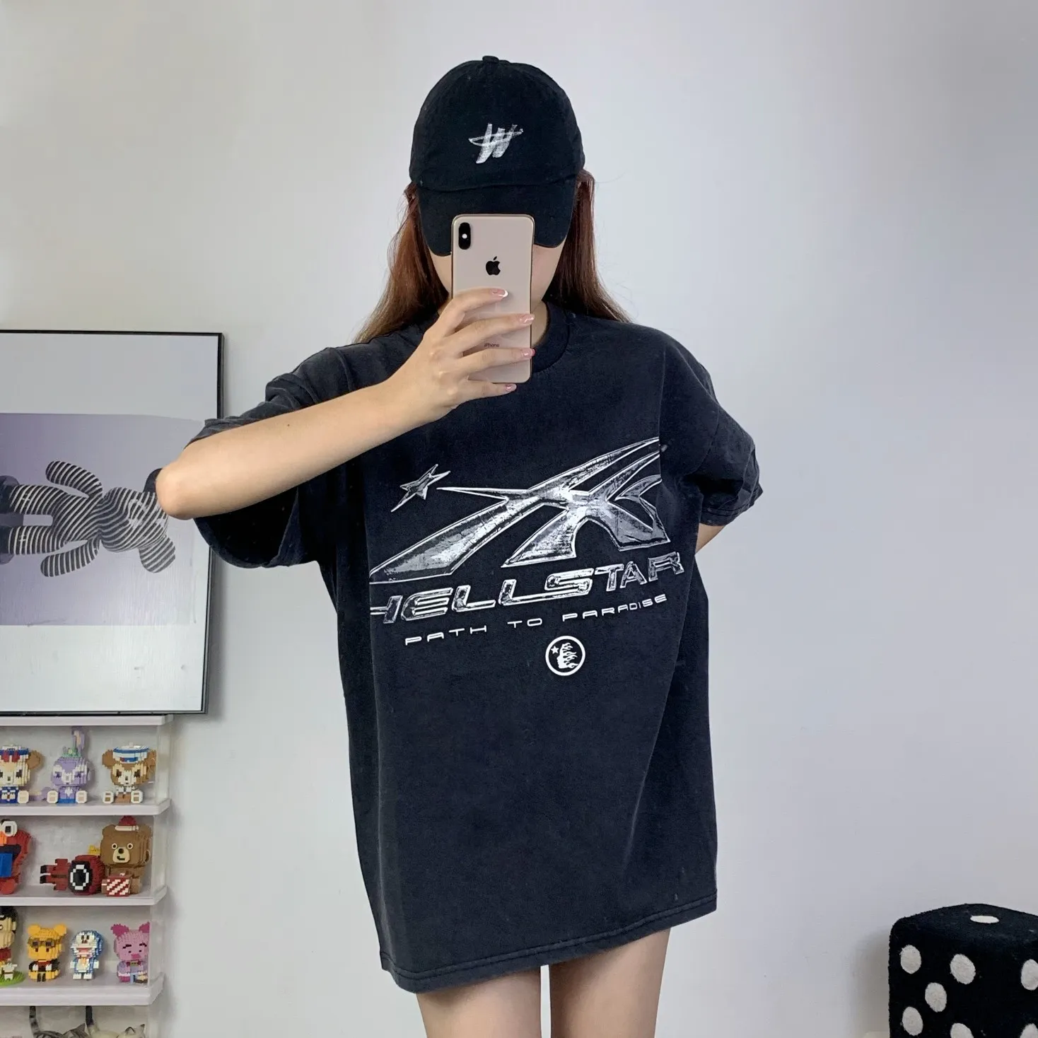 P134 Hellstar T-Shirt Short-sleeved T-shirt The new hot trendy Hellstar!  Standard beauty and trendy workmanship, original customization (fabric, pattern, printing, hang tag, main mark, etc.), exaggerated style, explosive style, dare to break through tradition, bring adventurous new fashion experience!  YoungBoy, the most popular rapper in the youth circle, has shot a lot of models for him, and celebrities such as Dababy and Swae Lee frequently get dressed!  color: Vintage Black (washed black) size: S, M, L, XL