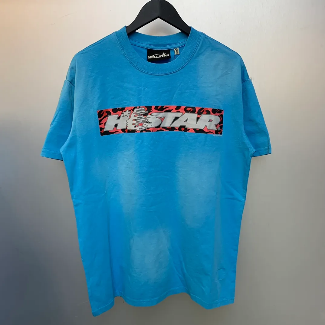P126 HELLSTAR BOX LOGO T-SHIRT Spray Ma Liu T-shirt short sleeves, the new hot beauty trend Hellstar!  Standard beauty and trendy workmanship, original customization (fabric, pattern, printing, hang tag, main mark, etc.), exaggerated style, explosive style, dare to break through tradition, bring adventurous new fashion experience!   YoungBoy, the most popular rapper in the youth circle, has shot a lot of models for him, and celebrities such as Dababy and Swae Lee frequently get dressed!  color: BLUE Size: S, M, L, XL