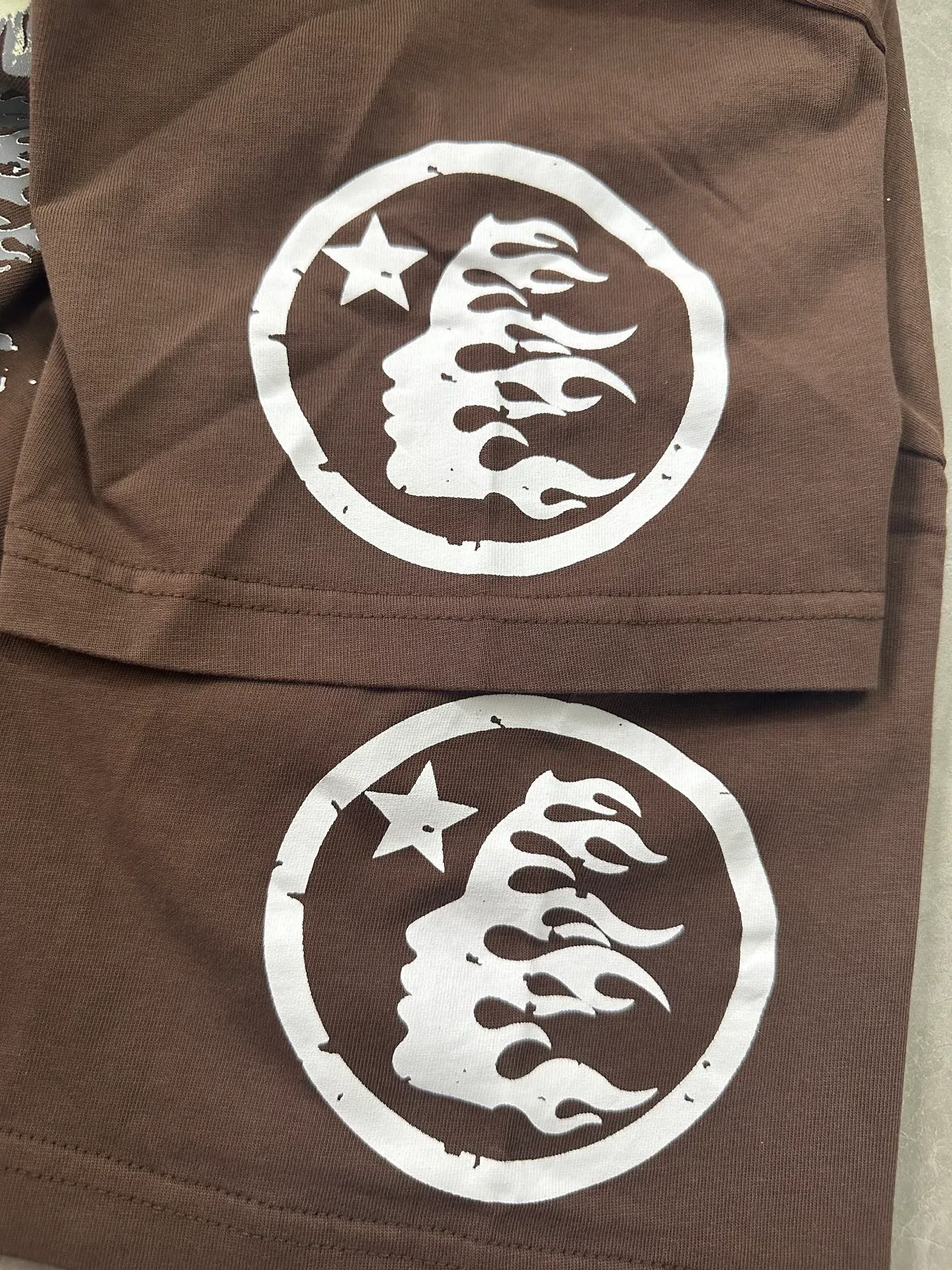 P124 810# Washed Coffee I Hellstar Cross-border European and American style street brand pure cotton T-shirt Fabric (fabric): 32 counts 250g washed combed double yarn pure cotton Size (size): S-M- L- X L Color (colour): Washed coffee