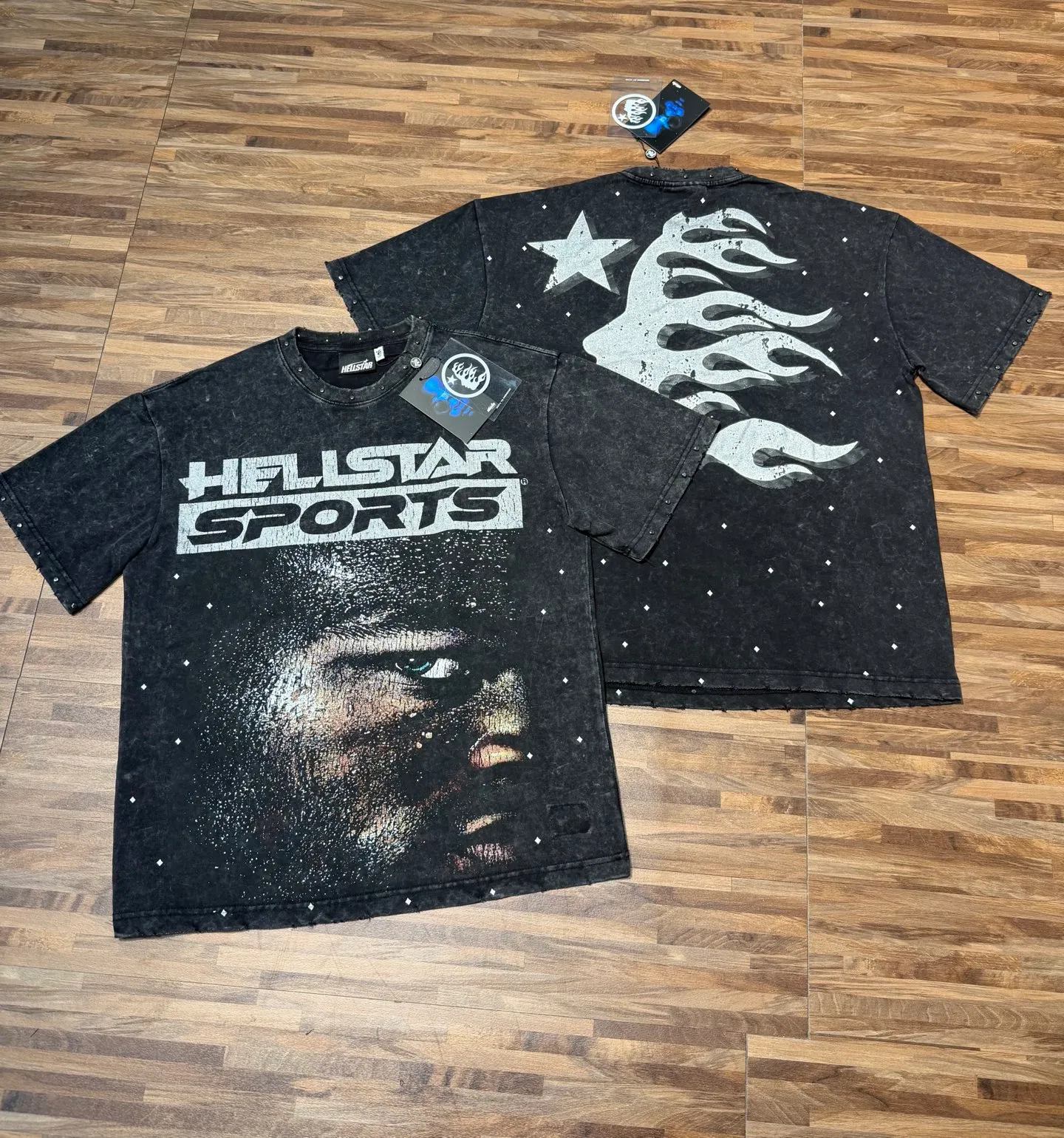 P134 Hellstar/Hell Star (actual shot) Craftsmanship: Washed retro whole piece worn + handmade gun beads + high-definition digital cross-border European and American style street brand pure cotton T-shirt Fabric (fabric): 32 pieces of 250g washed and combed double yarn pure cotton Size (size): S-M- L- X L Color (colour): Washed black