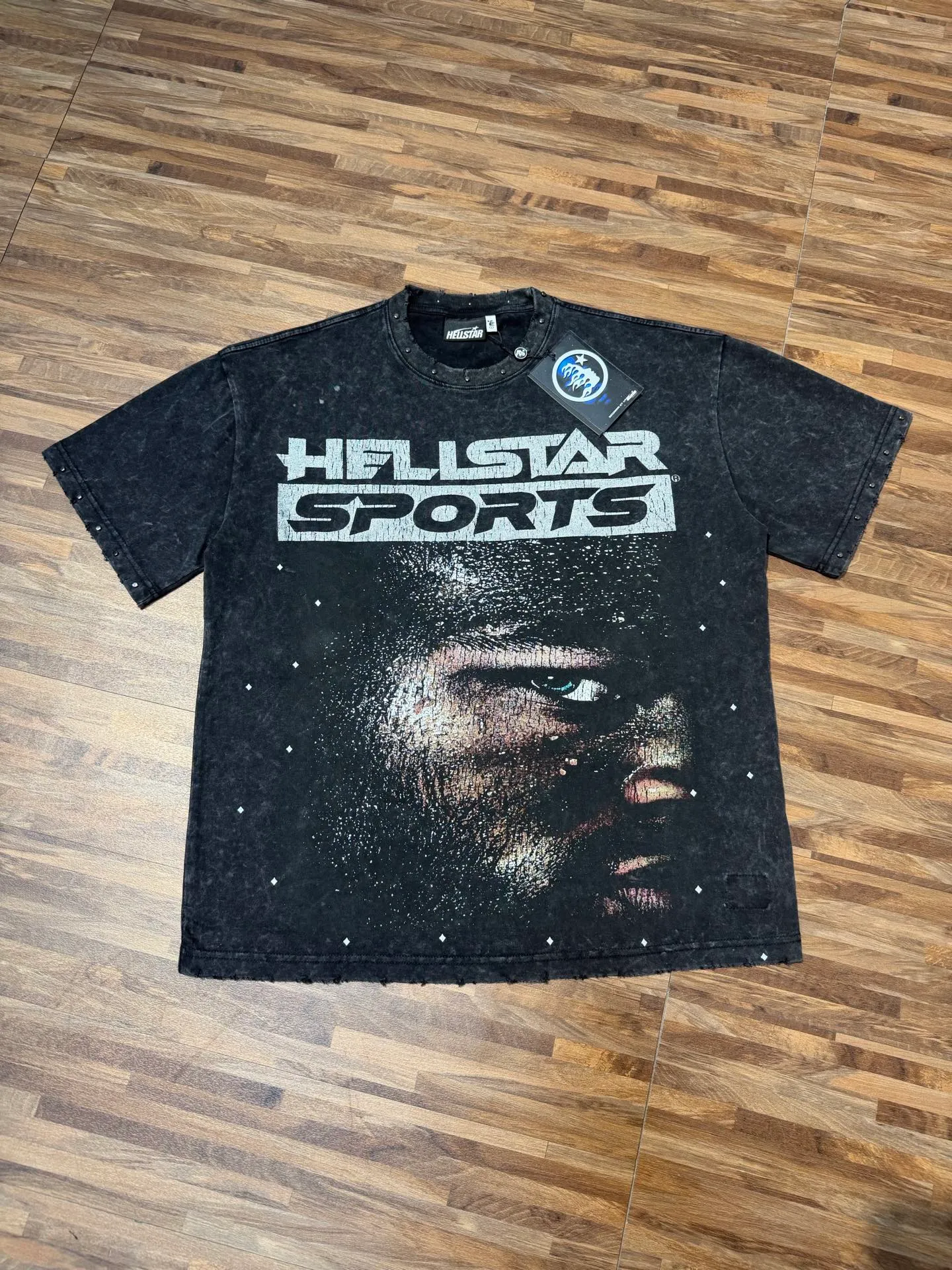 P134 Hellstar/Hell Star (actual shot) Craftsmanship: Washed retro whole piece worn + handmade gun beads + high-definition digital cross-border European and American style street brand pure cotton T-shirt Fabric (fabric): 32 pieces of 250g washed and combed double yarn pure cotton Size (size): S-M- L- X L Color (colour): Washed black