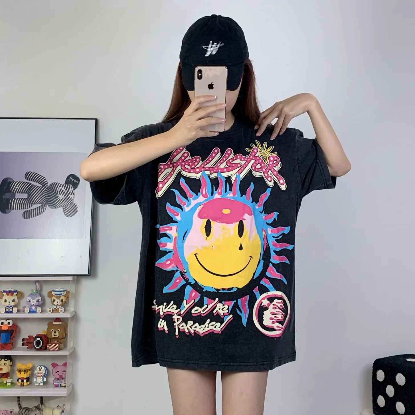 P134 Hellstar Studios Sun Short Sleeve Tee Shirt Black Short Sleeve T-shirt The new hot beauty trend Hellstar! Standard beauty and trendy workmanship, original customization (fabric, pattern, printing, hang tag, main mark, etc.), exaggerated style, explosive style, dare to break through tradition, bring adventurous new fashion experience!   YoungBoy, the most popular rapper in the youth circle, has shot a lot of models for him, and celebrities such as Dababy and Swae Lee frequently get dressed!   color: Vintage Black (washed black) size: S, M, L, XL
