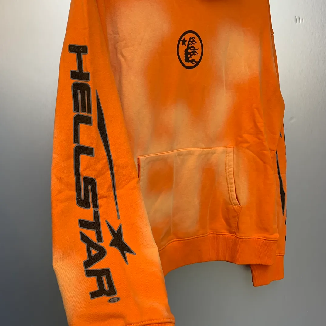P240 Hellstar Hooded Sweatshirt Fashion brand pure cotton washed and distressed sweatshirt hoodie The new hot trendy Hellstar!  Standard beauty and trendy workmanship, original customization (fabric, pattern, printing, hang tag, main mark, etc.), exaggerated style, explosive style, dare to break through tradition, bring adventurous new fashion experience!   YoungBoy, the most popular rapper in the youth circle, has shot a lot of models for him, and celebrities such as Dababy and Swae Lee frequently get dressed!  color: orange Size: S, M, L, XL