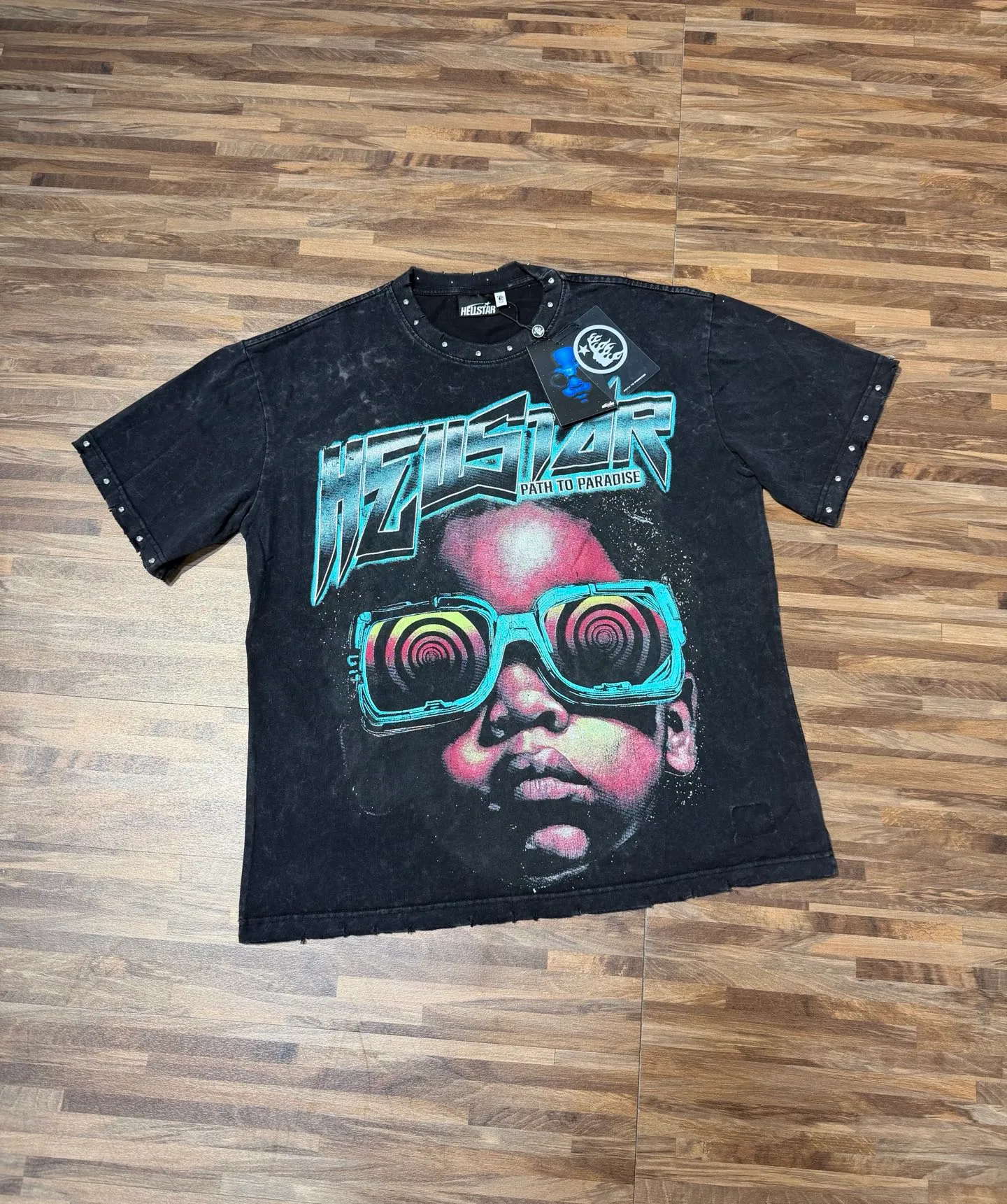 P134 Hellstar/Hellstar (actual shot) Craftsmanship: Washed retro whole piece worn + hand-made drill + hot stamping digital printing Cross-border European and American style street fashion brand pure cotton T-shirt Fabric (fabric): 32 counts 250g washed combed double yarn pure cotton Size (size): S-M- L- X L Color (colour): washed black/washed apricot