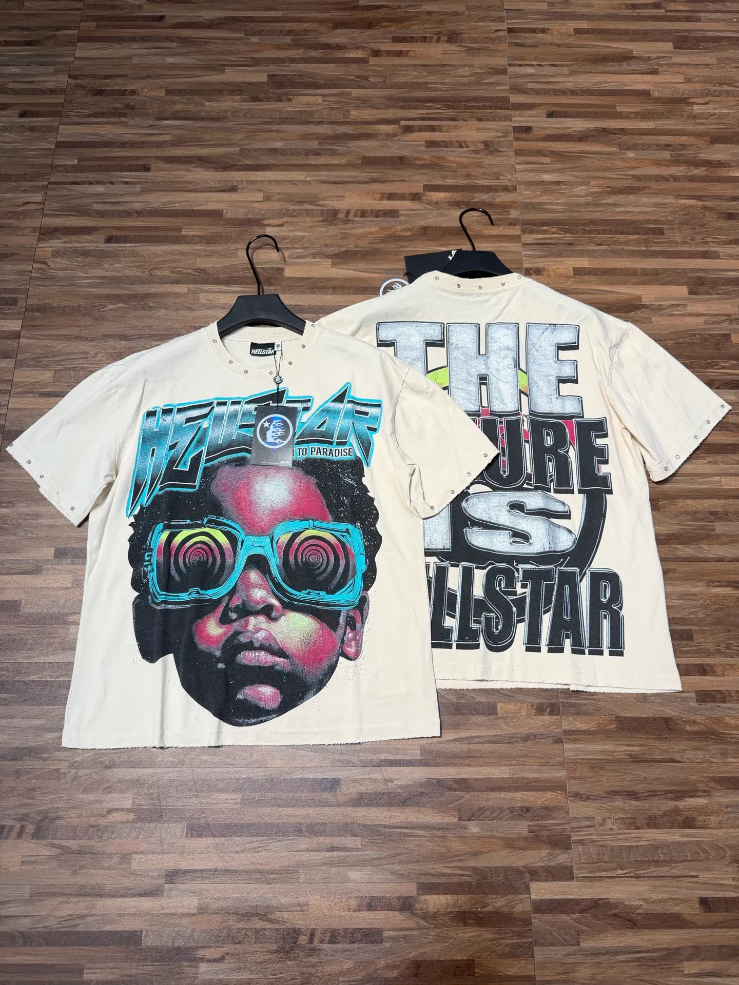 P134 Hellstar/Hellstar (actual shot) Craftsmanship: Washed retro whole piece worn + hand-made drill + hot stamping digital printing Cross-border European and American style street fashion brand pure cotton T-shirt Fabric (fabric): 32 counts 250g washed combed double yarn pure cotton Size (size): S-M- L- X L Color (colour): washed black/washed apricot
