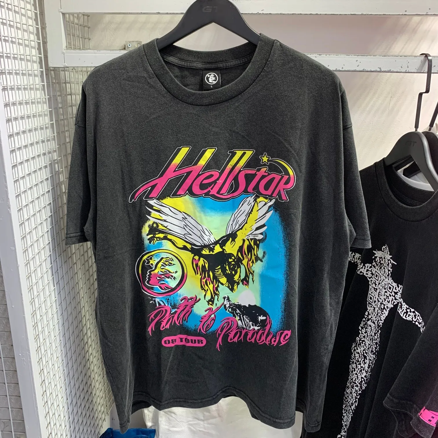 P126 Hellstar Studios Vintage PATH TO PARADISE 08 T-SHIRT SUMMA SAGA Hellstar Smiling Earth Washed and Distressed Short-Sleeved T-shirt The new hot beauty trend Hellstar!  Standard beauty and trendy workmanship, original customization (fabric, pattern, printing, hang tag, main mark, etc.), exaggerated style, explosive style, dare to break through tradition, bring adventurous new fashion experience!  YoungBoy, the most popular rapper in the youth circle, has shot a lot of models for him, and celebrities such as Dababy and Swae Lee frequently get dressed!  color: Vintage Black (washed black) size: S, M, L, XL