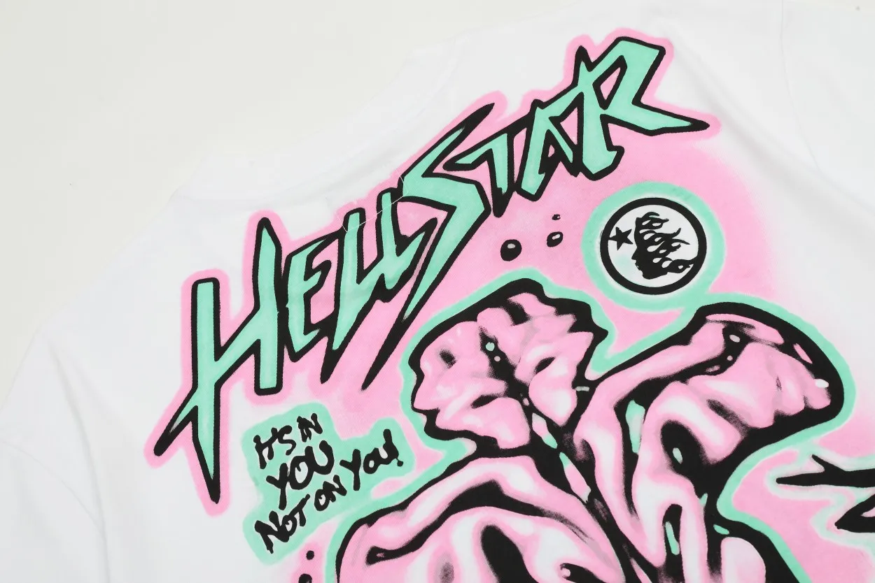 P120 Hellstar No Guts No Glory Tee High-quality foreign trade American fashion short-sleeved T-shirt Newly popular American fashion Hellstar! Standard beauty and trendy workmanship, original customization (fabric, pattern, printing, hang tag, main mark, etc.), exaggerated style, explosive style, dare to break through tradition, bring adventurous new fashion experience!   YoungBoy, the most popular rapper in the youth circle, has shot a lot of models for him, and celebrities such as Dababy and Swae Lee frequently get dressed!   color: white size: S, M, L, XL