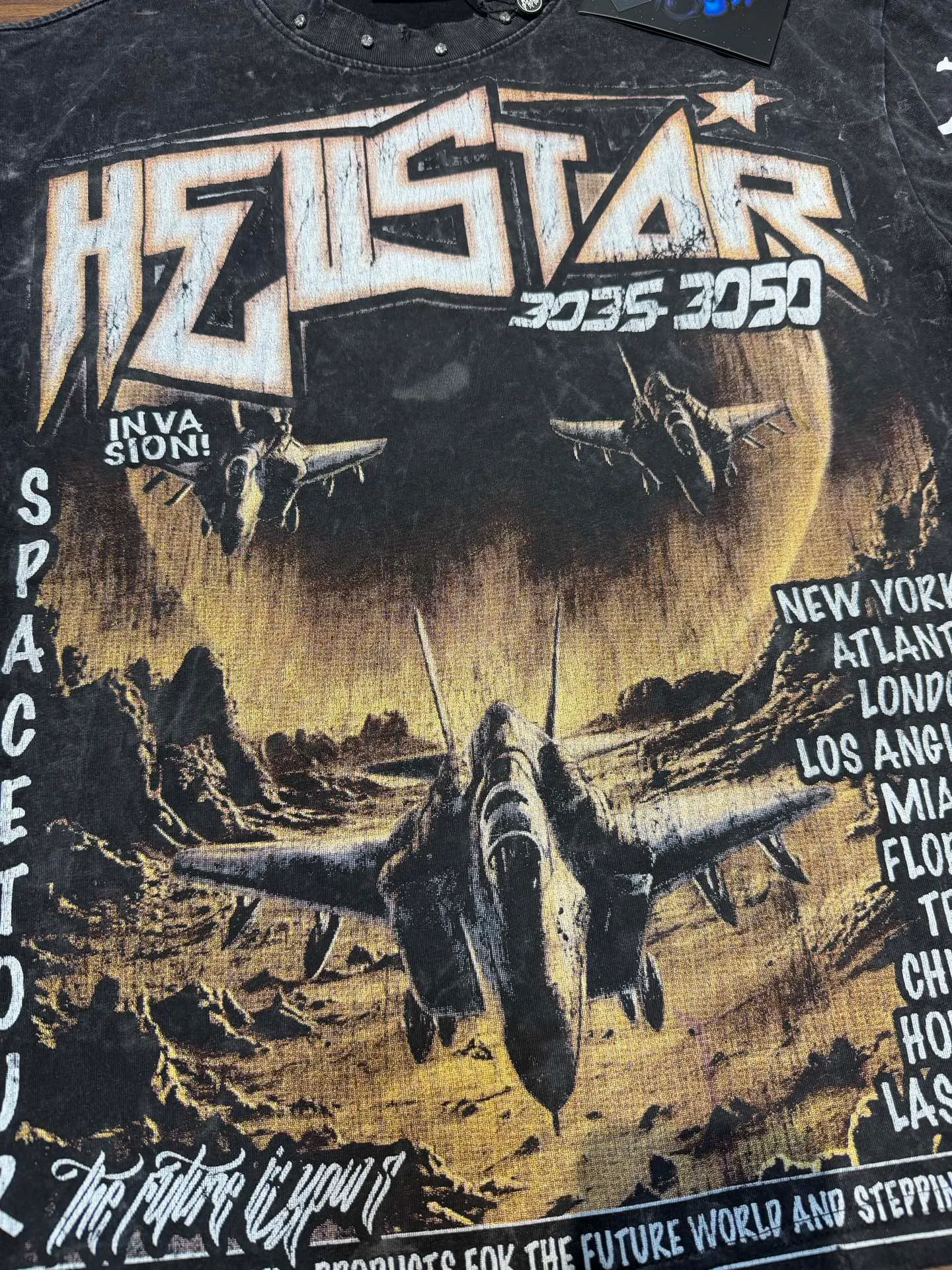 P134 Hellstar/Hellstar (actual shot) Craftsmanship: Washed retro whole piece worn + hand-made diamonds + hot stamping digital printing Cross-border European and American style street brand pure cotton T-shirt Fabric (fabric): 32 counts 250g washed combed double yarn pure cotton Size (size): S-M- L- X L Color (colour): Washed black
