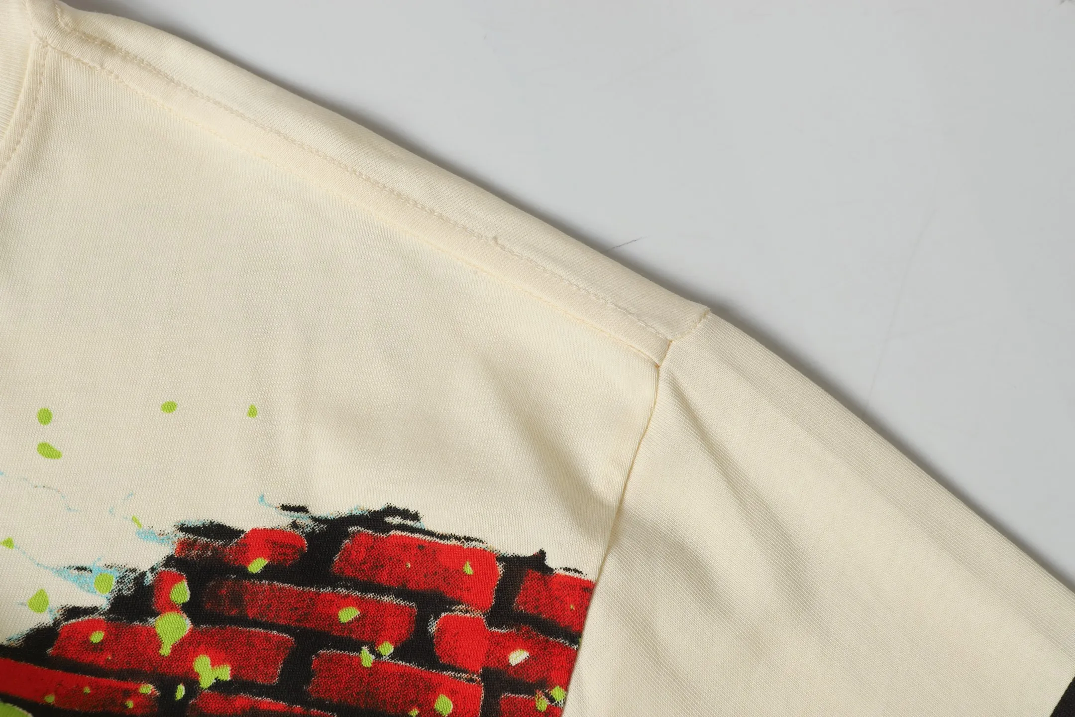 P108 Real-stock Hellstar cross-border European and American style, street fashion brand pure fabric (fabric): 32 pieces of 240g heavy combed double yarn pure cotton code number (size): S-M- L- X L color (colour): apricot/white 👉