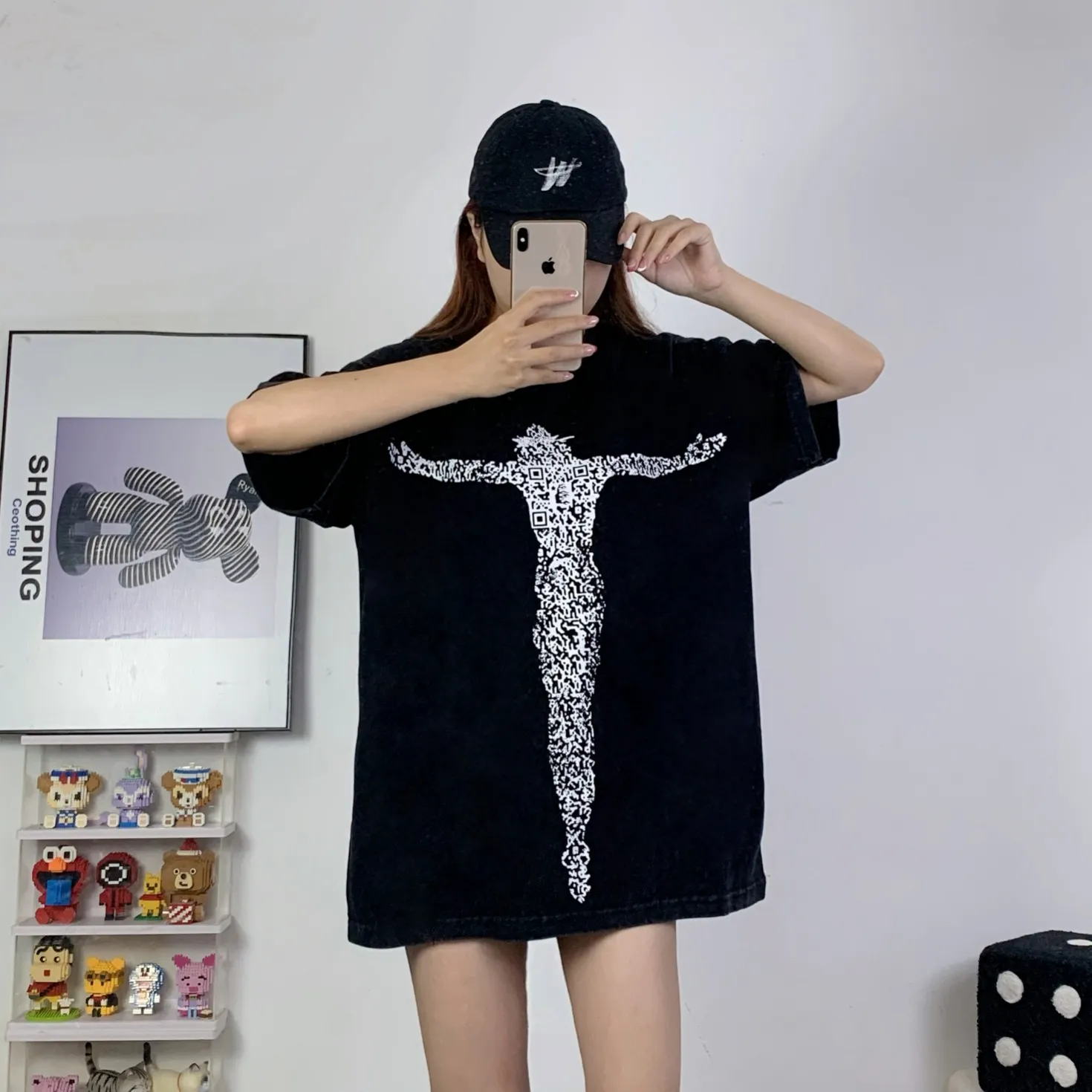 P126 Hellstar Studios QR Christ Short Sleeve Tee Shirt Washed Vintage Black Hellstar washed and distressed high-quality short-sleeved T-shirt The new hot beauty trend Hellstar! Standard beauty and trendy workmanship, original customization (fabric, pattern, printing, tag, main mark, etc.), exaggerated style, explosive style, dare to break through tradition to bring adventurous new fashion experience!  YoungBoy, the most popular rapper in the youth circle, has shot a lot of models for him, and celebrities such as Dababy and Swae Lee frequently get dressed!  color: Vintage Black (washed black) size: S, M, L, XL