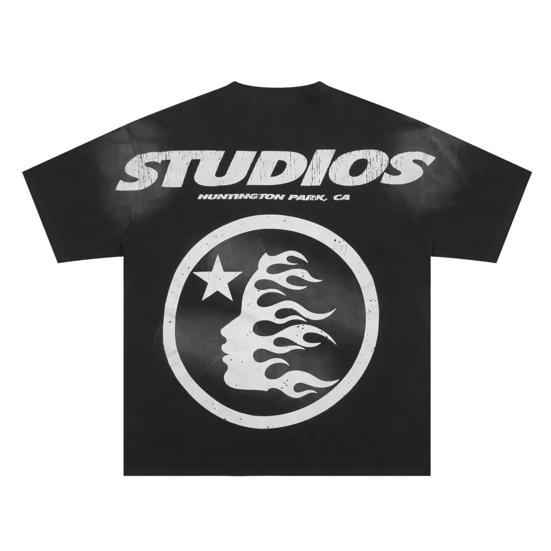 P126 HELLSTAR STUDIOS CARTOON LOGO T-SHIRT High-quality short-sleeved T-shirt, the new hot beauty trend Hellstar!  Standard beauty and trendy workmanship, original customization (fabric, pattern, printing, hang tag, main mark, etc.), exaggerated style, explosive style, dare to break through tradition, bring adventurous new fashion experience!   YoungBoy, the most popular rapper in the youth circle, has shot a lot of models for him, and celebrities such as Dababy and Swae Lee frequently get dressed!  color: black Size: S, M, L, XL