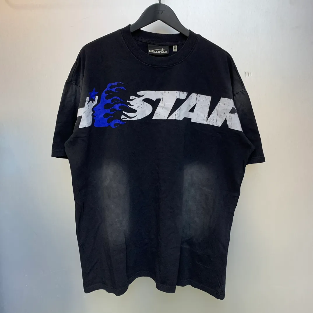 P126 HELLSTAR STUDIOS CARTOON LOGO T-SHIRT High-quality short-sleeved T-shirt, the new hot beauty trend Hellstar!  Standard beauty and trendy workmanship, original customization (fabric, pattern, printing, hang tag, main mark, etc.), exaggerated style, explosive style, dare to break through tradition, bring adventurous new fashion experience!   YoungBoy, the most popular rapper in the youth circle, has shot a lot of models for him, and celebrities such as Dababy and Swae Lee frequently get dressed!  color: black Size: S, M, L, XL
