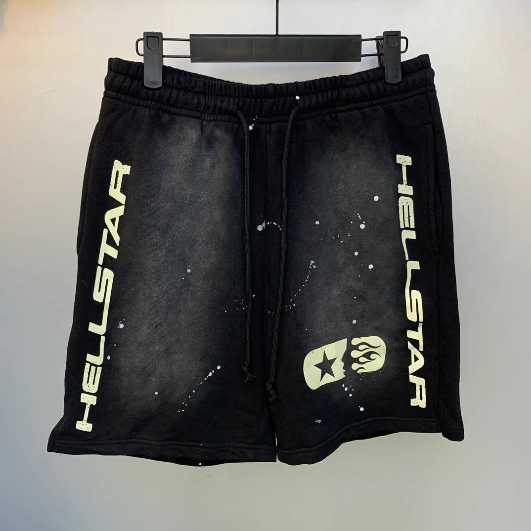P150 HELLSTAR STUDIOS SHORTS High-quality spray-on pure cotton shorts with splashes of ink. The new hot beauty trend Hellstar!  Standard beauty and trendy workmanship, original customization (fabric, pattern, printing, hang tag, main mark, etc.), exaggerated style, explosive style, dare to break through tradition, bring adventurous new fashion experience!   YoungBoy, the most popular rapper in the youth circle, has shot a lot of models for him, and celebrities such as Dababy and Swae Lee frequently get dressed!  color: BLACK Size: S, M, L, XL