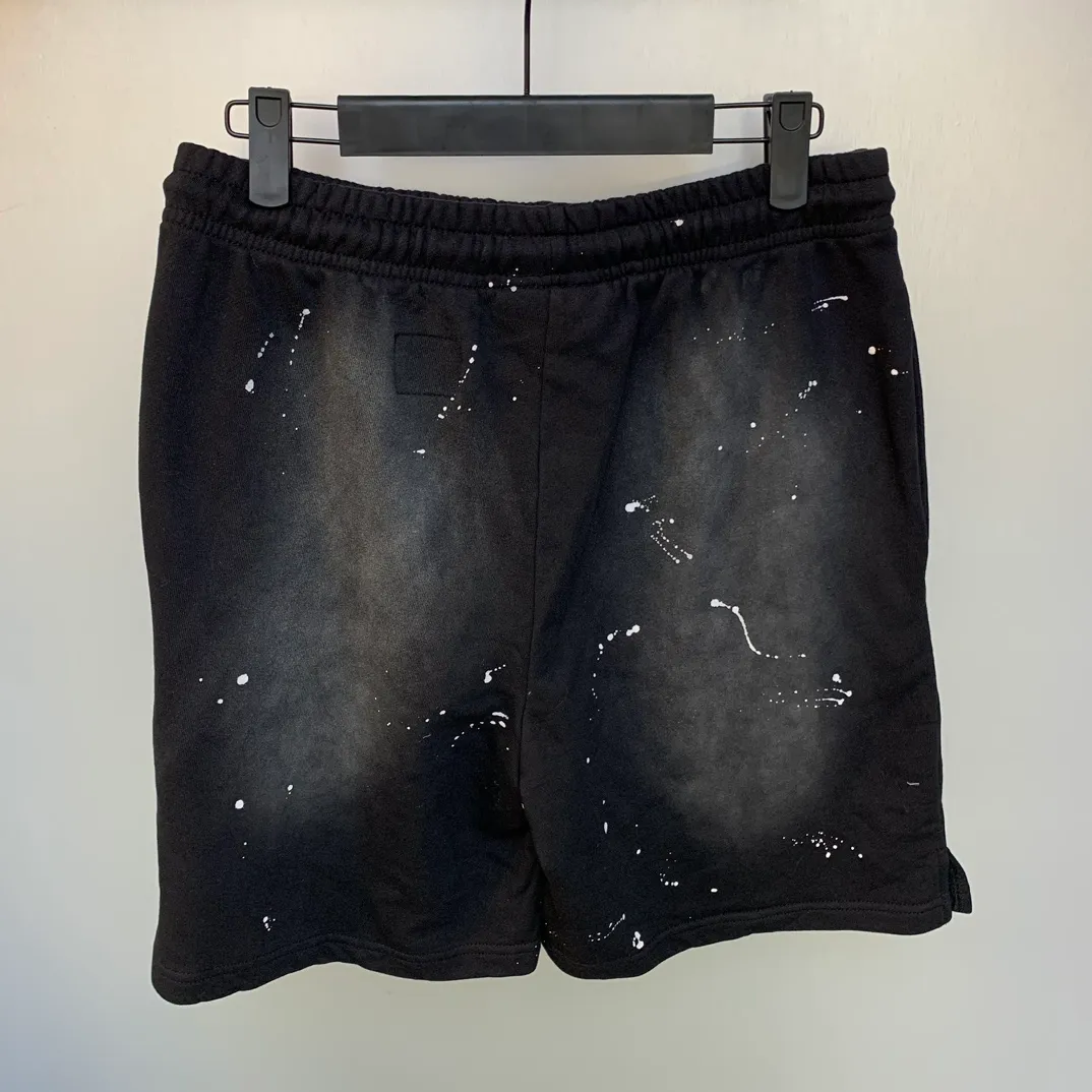 P150 HELLSTAR STUDIOS SHORTS High-quality spray-on pure cotton shorts with splashes of ink. The new hot beauty trend Hellstar!  Standard beauty and trendy workmanship, original customization (fabric, pattern, printing, hang tag, main mark, etc.), exaggerated style, explosive style, dare to break through tradition, bring adventurous new fashion experience!   YoungBoy, the most popular rapper in the youth circle, has shot a lot of models for him, and celebrities such as Dababy and Swae Lee frequently get dressed!  color: BLACK Size: S, M, L, XL