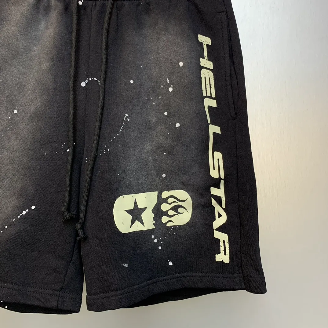 P150 HELLSTAR STUDIOS SHORTS High-quality spray-on pure cotton shorts with splashes of ink. The new hot beauty trend Hellstar!  Standard beauty and trendy workmanship, original customization (fabric, pattern, printing, hang tag, main mark, etc.), exaggerated style, explosive style, dare to break through tradition, bring adventurous new fashion experience!   YoungBoy, the most popular rapper in the youth circle, has shot a lot of models for him, and celebrities such as Dababy and Swae Lee frequently get dressed!  color: BLACK Size: S, M, L, XL