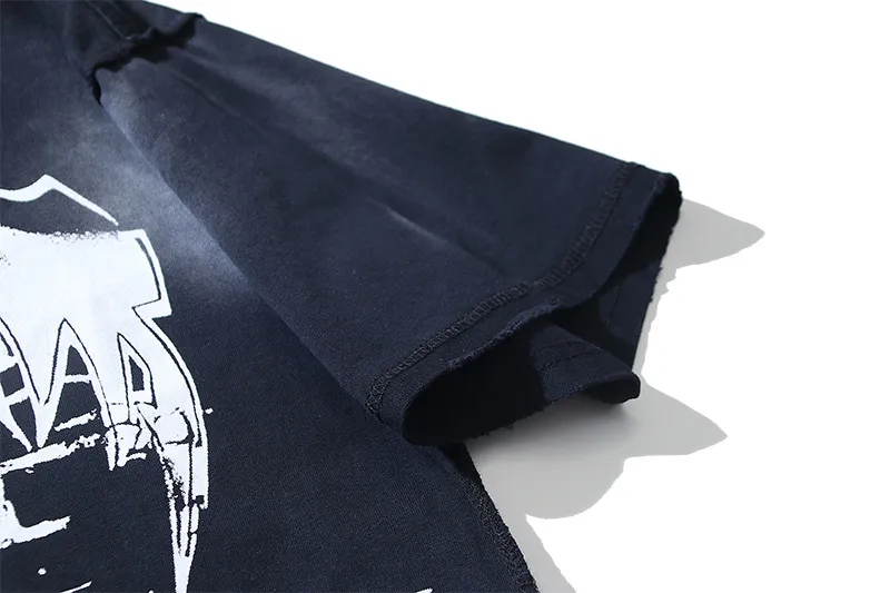 P130 Washed Black + Frayed Real Shots Hellstar Washed, Frayed and Reversed Fashion Printed Short-sleeved T-shirt Fabric: 265g 32 count fine cotton double yarn pure cotton Color: Washed Black Size: S M L XL