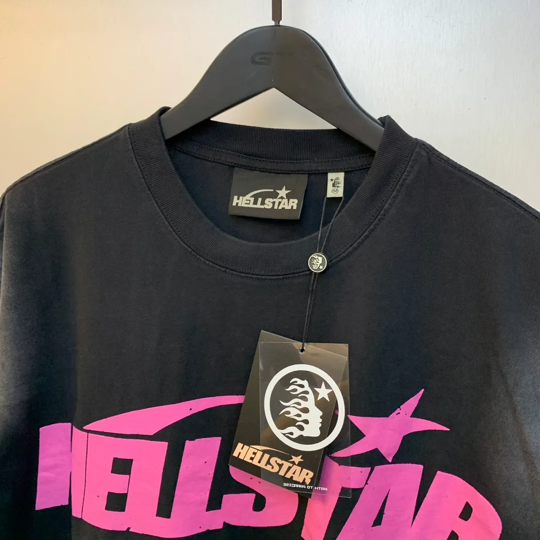 P126 Hellstar Studios Classic Pink Logo Short Sleeve Tee Shirt Washed Black short-sleeved T-shirt is a new hot trend in Hellstar!  Standard beauty and trendy workmanship, original customization (fabric, pattern, printing, hang tag, main mark, etc.), exaggerated style, explosive style, dare to break through tradition, bring adventurous new fashion experience!   YoungBoy, the most popular rapper in the youth circle, has shot a lot of models for him, and celebrities such as Dababy and Swae Lee frequently get dressed!  color: black Size: S, M, L, XL