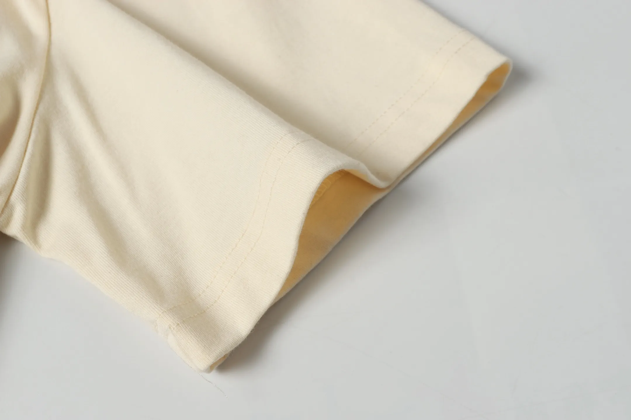 P108 Real-stock Hellstar Cross-border European and American style, street brand pure cotton T-shirt Fabric (fabric): 32 counts of 240g heavy combed double yarn pure cotton Size (size): S-M- L- X L Color (colour): black/white/apricot 👉 👉
