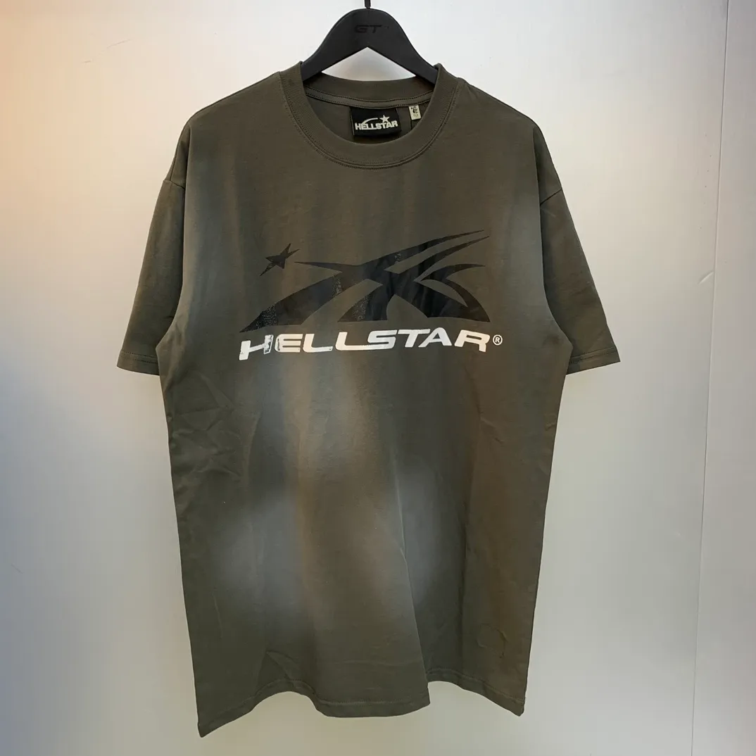 P126 Hellstar Studios Classic Logo Short Sleeve Tee Shirt Washed Gray Short Sleeve T-shirt The new hot beauty trend Hellstar!  Standard beauty and trendy workmanship, original customization (fabric, pattern, printing, hang tag, main mark, etc.), exaggerated style, explosive style, dare to break through tradition, bring adventurous new fashion experience!   YoungBoy, the most popular rapper in the youth circle, has shot a lot of models for him, and celebrities such as Dababy and Swae Lee frequently get dressed!  color: gray Size: S, M, L, XL