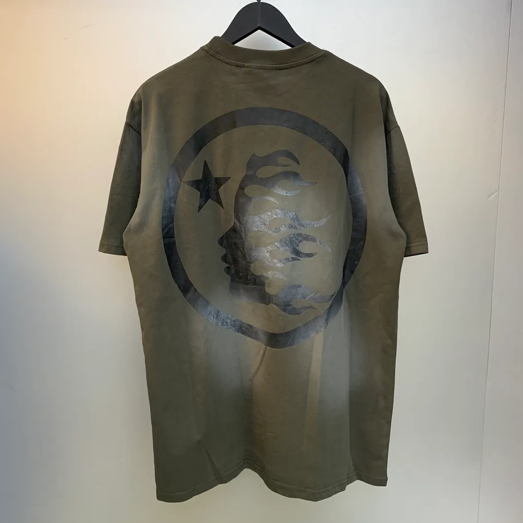 P126 Hellstar Studios Classic Logo Short Sleeve Tee Shirt Washed Gray Short Sleeve T-shirt The new hot beauty trend Hellstar!  Standard beauty and trendy workmanship, original customization (fabric, pattern, printing, hang tag, main mark, etc.), exaggerated style, explosive style, dare to break through tradition, bring adventurous new fashion experience!   YoungBoy, the most popular rapper in the youth circle, has shot a lot of models for him, and celebrities such as Dababy and Swae Lee frequently get dressed!  color: gray Size: S, M, L, XL