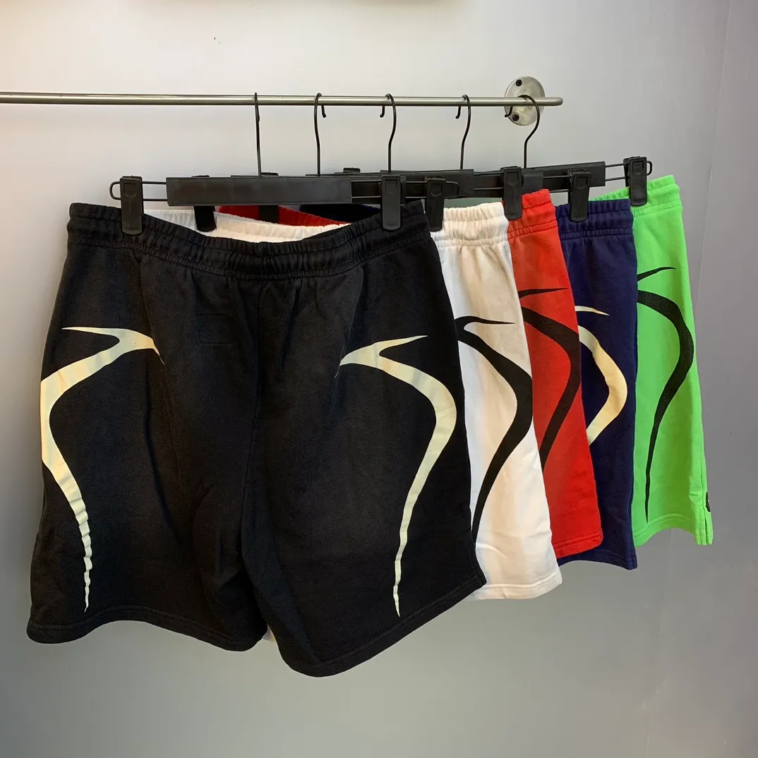 P150 Hellstar WARM UP SHORTS high-quality spray-on horse shorts, the new hot beauty trend Hellstar!  Standard beauty and trendy workmanship, original customization (fabric, pattern, printing, hang tag, main mark, etc.), exaggerated style, explosive style, dare to break through tradition, bring adventurous new fashion experience!   YoungBoy, the most popular rapper in the youth circle, has shot a lot of models for him, and celebrities such as Dababy and Swae Lee frequently get dressed!  Color: WHITE, RED, GREEN, Darkest Navy, BLACK Size: S, M, L, XL