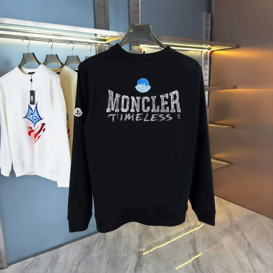 P210 high version sweatshirt) 📦With exclusive packaging📦 [Long-term ready stock] Upgraded version "Mobile phone smart sensor ~ NFC chip armband ~ Directly to the official website for anti-counterfeiting" 〖 𝐌𝐎𝐍𝐂𝐋𝐄𝐑 ~ Mouth covering〗 2025 new high quality, using 450 grams of heavyweight fabric Different from the market currency, you can mix and match everything at will and you will be handsome😎The whole clothes is made of double waistcoats. The double waistcoats make the whole dress more three-dimensional. It is not an ordinary factory that can do such fine work. 2025 autumn and winter new style, on sale at the counter, exquisite printed round neck terry sweatshirt. High-end double-ply cotton. Customized stretch ribs are dyed in the same vat. Three standards are complete. It is matched with digital printing patterns and is very breathable. Same style for men and women. Color: black, white, apricot. Size: S M L XL 2XL
