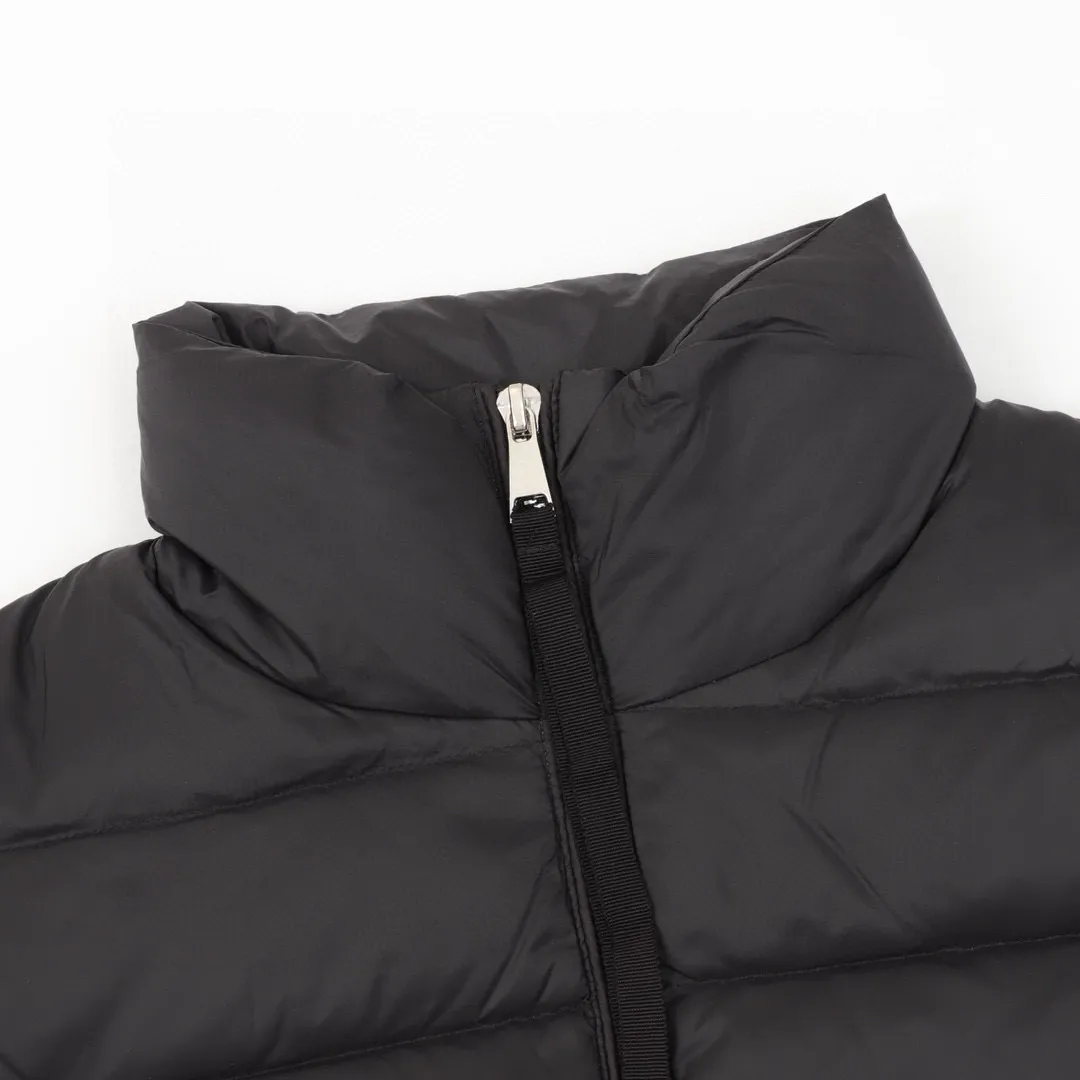 P580 Stand-up collar knitting Moncler muzzle 24s new sleeve splicing knitted stand-up collar light down jacket New autumn and winter down splicing jacket Down filling is practical and adds splicing popular elements ~ short version Solid color series full of high-end sense! Comfortable, fashionable and versatile! Style number: A66# Color: black white Size: S M L