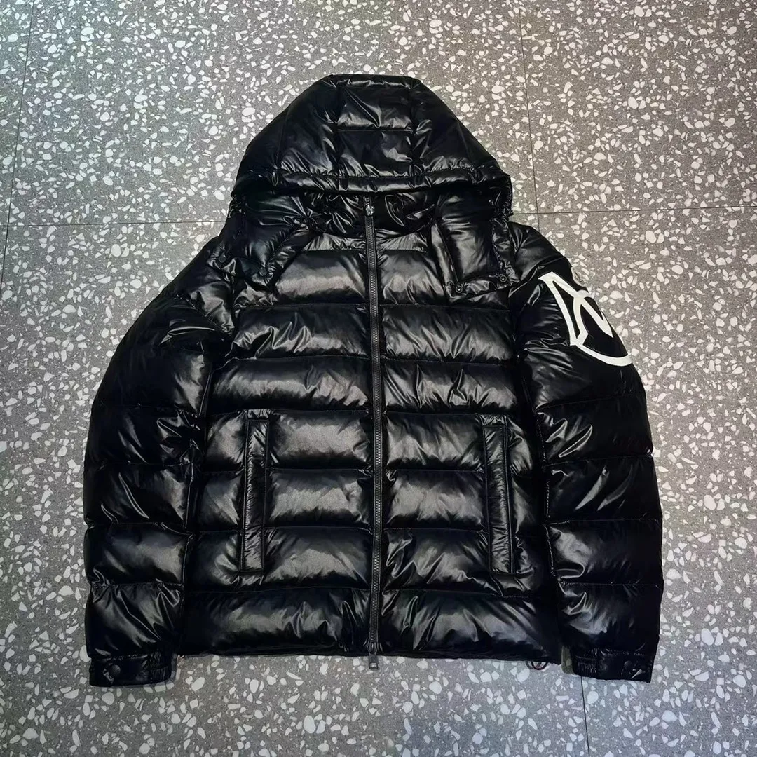 P860 ⬆️🆕❤️2023🆕Wang Yibo's same Moncler Mariveles down jacket draws inspiration from camping and integrates dynamic technological texture. It is made of polyester, hooded style, the hood can be detached at will, pt Size: 123456 Color: Black