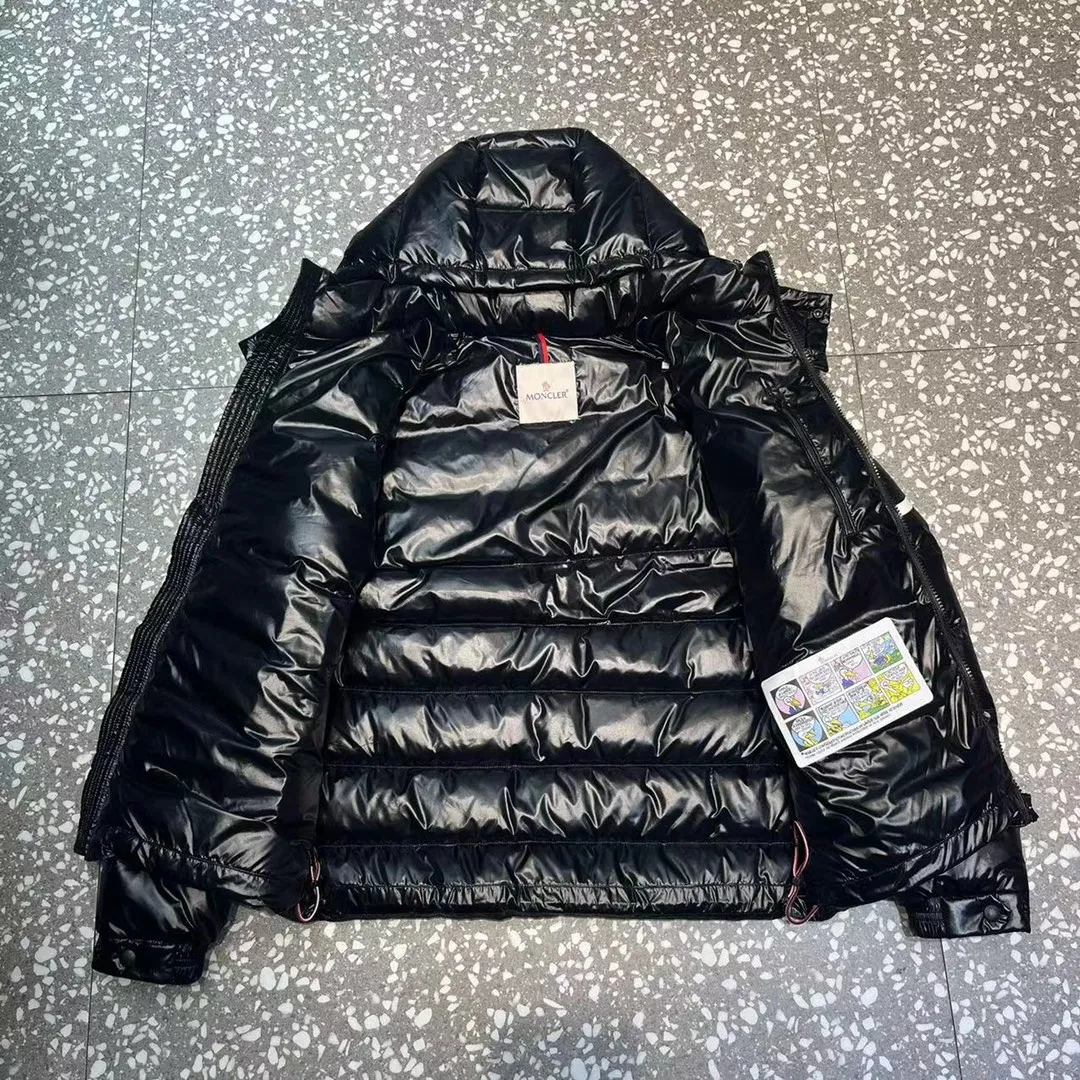 P860 ⬆️🆕❤️2023🆕Wang Yibo's same Moncler Mariveles down jacket draws inspiration from camping and integrates dynamic technological texture. It is made of polyester, hooded style, the hood can be detached at will, pt Size: 123456 Color: Black