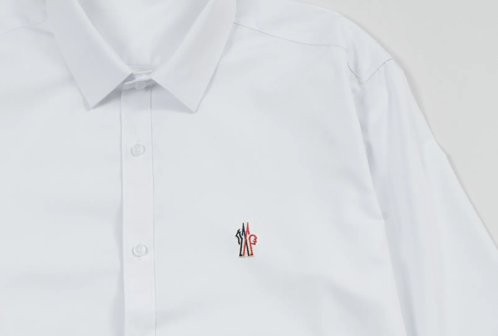 P270 Moncler official website classic brand logo design long-sleeved shirt, custom-dyed fabric, upper body full of high-end feel, pure cotton bamboo fiber fabric, high quality, same style for men and women. Size: 39-43 (M-3XL)
