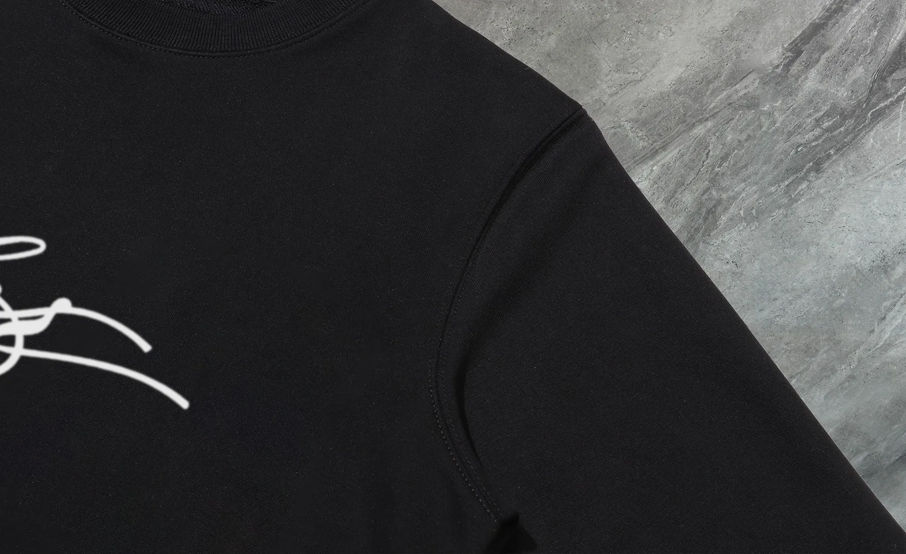 P210 High-version sweatshirt) [Long-term stock] 〖𝐌𝐎𝐍𝐂𝐋𝐄𝐑~Mask〗 Made of 440g heavy-weight fabric. It is different from the market currency. It can be matched with any variety and is properly handsome. 😎The whole dress is made of double waistcoats. The double waistcoats make the whole dress more three-dimensional. Not ordinary factories can do such fine work. 2025 Spring runway version of the T stage, on sale at the counter, round neck terry sweatshirt, high-end double-strand pure cotton, custom-made stretch ribs, dyed in the same vat, complete with three standards, matched with exquisite embroidered LOGO on the chest, simple and advanced, same style for men and women. Color: black, apricot, white, size: S M L XL 2XL