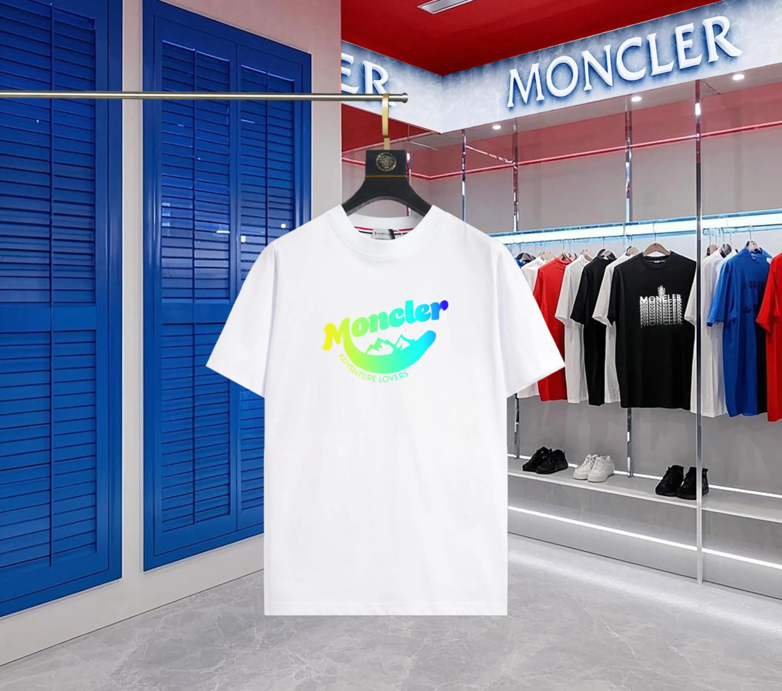 P140 💰Upgraded version "Mobile phone smart sensor ~ NFC chip armband ~ direct access to the official website for anti-counterfeiting" "Moncler ~ Mouth Mouth" 2025 new high-quality round neck short-sleeved T-shirt. The cuffs have imported embroidered labels. Customized dyeing, very comfortable to touch. Super versatile and good-looking short-sleeved. Complete with three labels. Non-market ordinary version. Feel free to compare. Quality is absolutely guaranteed! ‼ First of all, this original fabric is all custom-woven with 32-count double yarn fabric, 250G, and the weight is the same‼ Fine workmanship, double waistcoat method, double waistcoat method, double waistcoat method makes the whole dress more three-dimensional, which is not a craft that ordinary T-shirts can achieve🤪 Size: S-M-L-XL-2XL Color: black, white, apricot, same style for men and women
