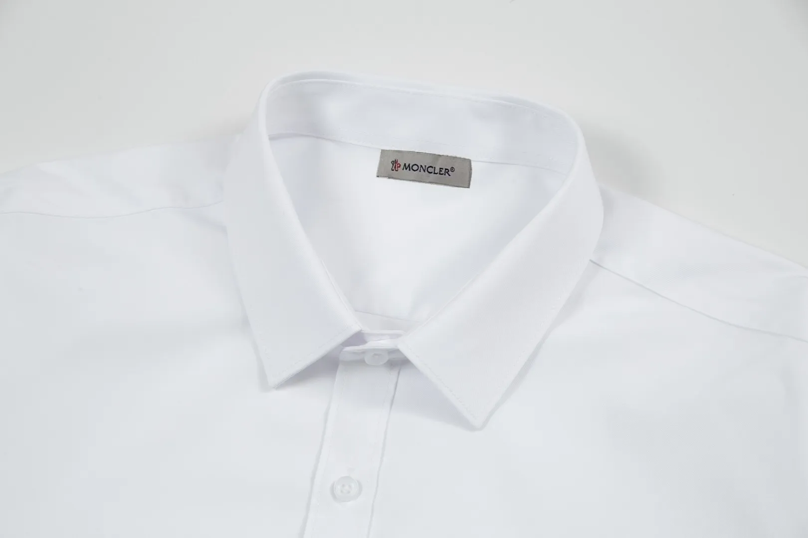 P270 Moncler official website classic brand logo design long-sleeved shirt, custom-dyed fabric, upper body full of high-end feel, pure cotton bamboo fiber fabric, high quality, same style for men and women. Size: 39-43 (M-3XL)