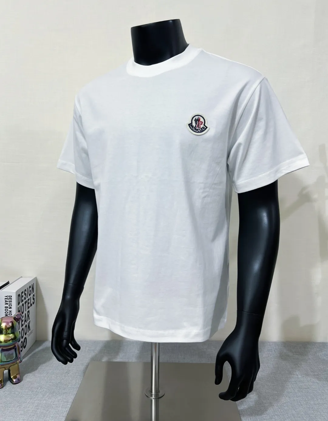 P140 MONCLER classic model is now on sale on the official website; small label embroidery; supports NFC scanning to enter the official website; selects 240g double yarn 100% cotton fabric; exquisite embroidered logo small label on the chest, logo size letter details are consistent with the official website; simple and classic style, versatile, durable and durable, the same style as Internet celebrity stars! Color: black white, size XS-L (can wear up to 200 pounds)
