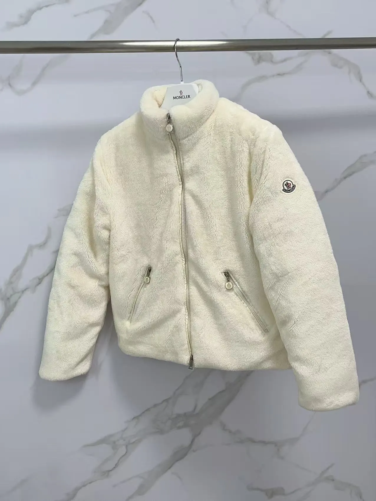 P820 ​​🆕❤️Moncler model: Polignac en teddy splicing design, filled with goose down ~ Super soft texture, delicate material for skin care ~ 2025 new color pink, gray, off-white Buy now 👉
