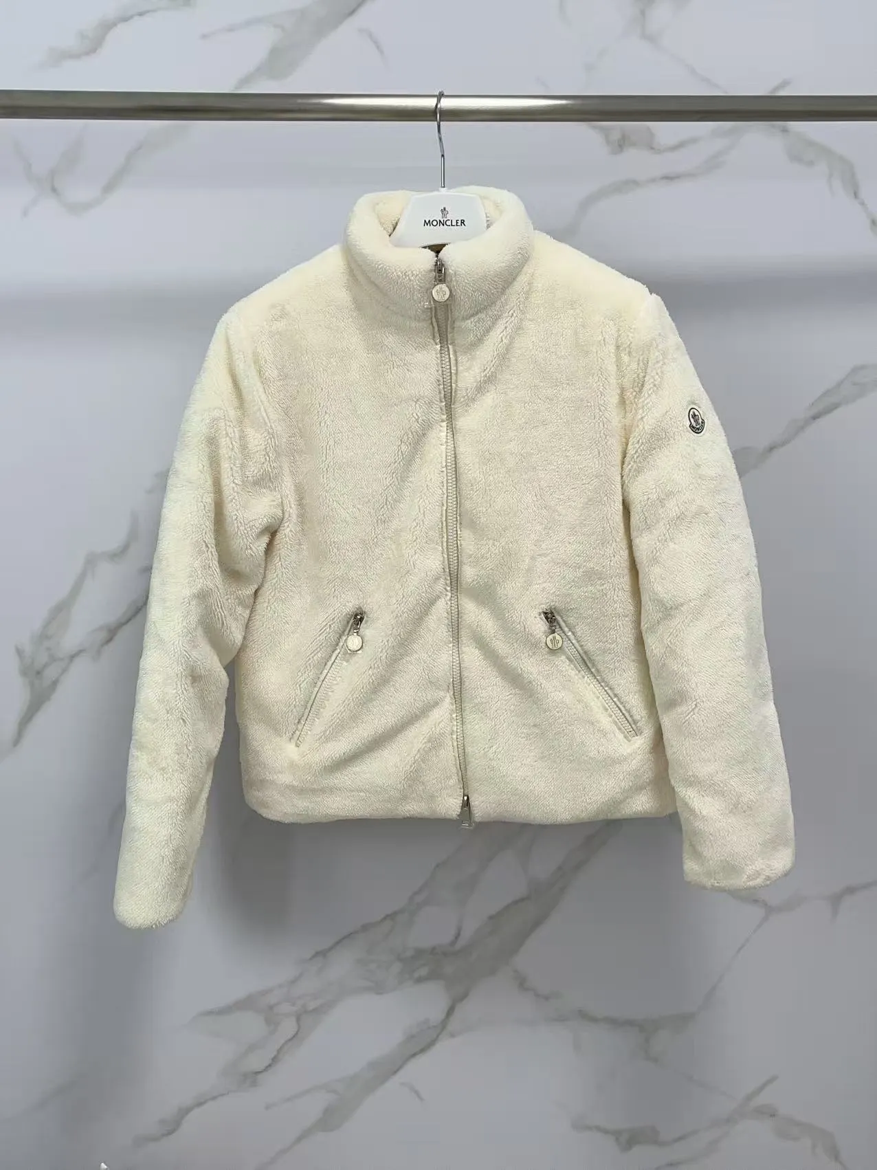 P820 ​​🆕❤️Moncler model: Polignac en teddy splicing design, filled with goose down ~ Super soft texture, delicate material for skin care ~ 2025 new color pink, gray, off-white Buy now 👉