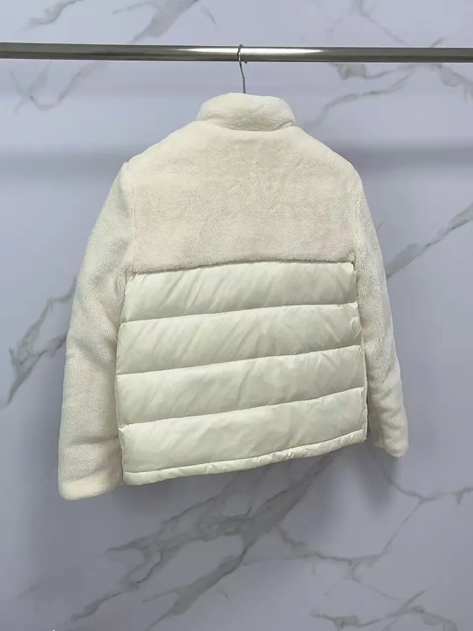 P820 ​​🆕❤️Moncler model: Polignac en teddy splicing design, filled with goose down ~ Super soft texture, delicate material for skin care ~ 2025 new color pink, gray, off-white Buy now 👉