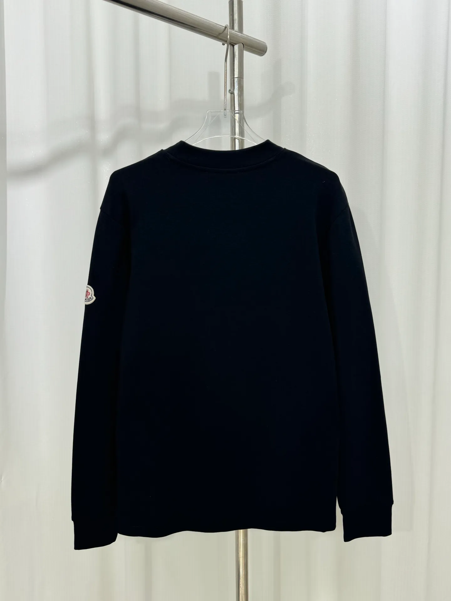 P310 Moncler half-high collar letter embroidered plus velvet long-sleeved bottoming shirt. The fabric is soft. Made of imported high-density double-sided stretch cotton fabric. Same style for men and women. Full details. Original pattern. Size: S-2XL.